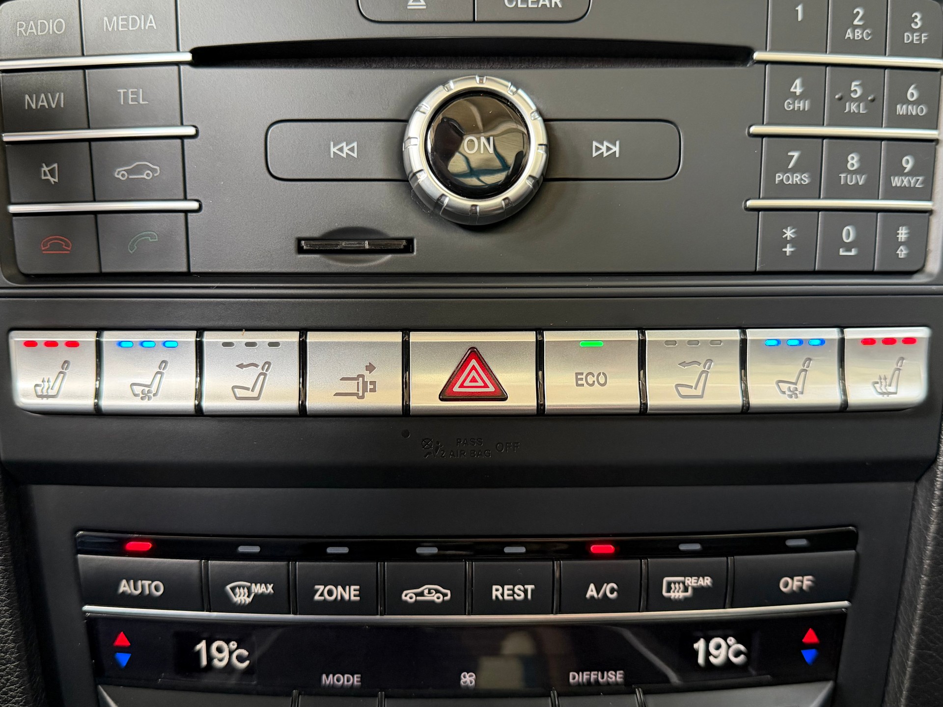 MERCEDES-BENZ E 320 AMG Sport & Styling Paket 7G-Tronic-image-6