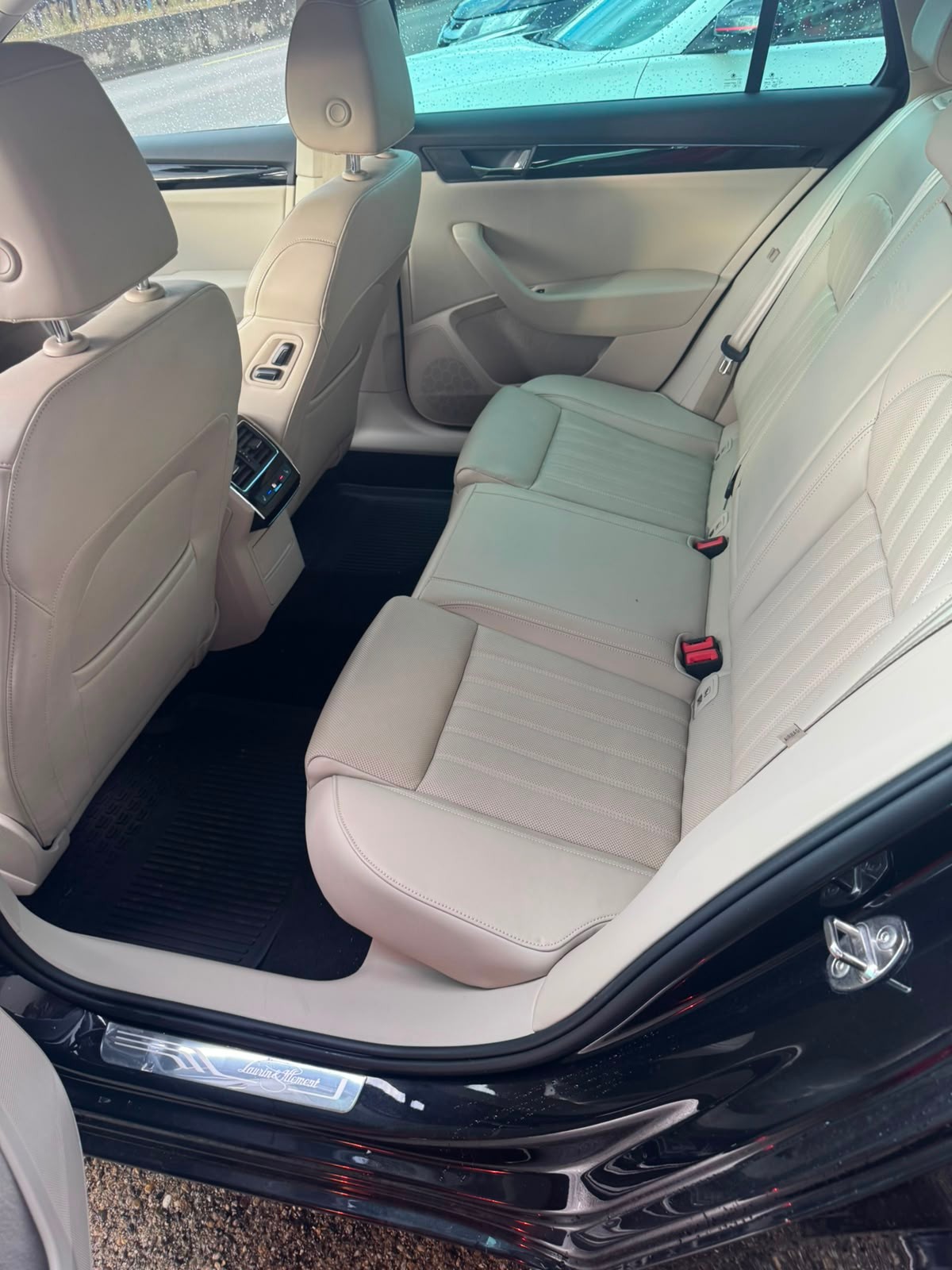 SKODA Superb Combi 2.0 TSI L&K DSG 4x4-image-10