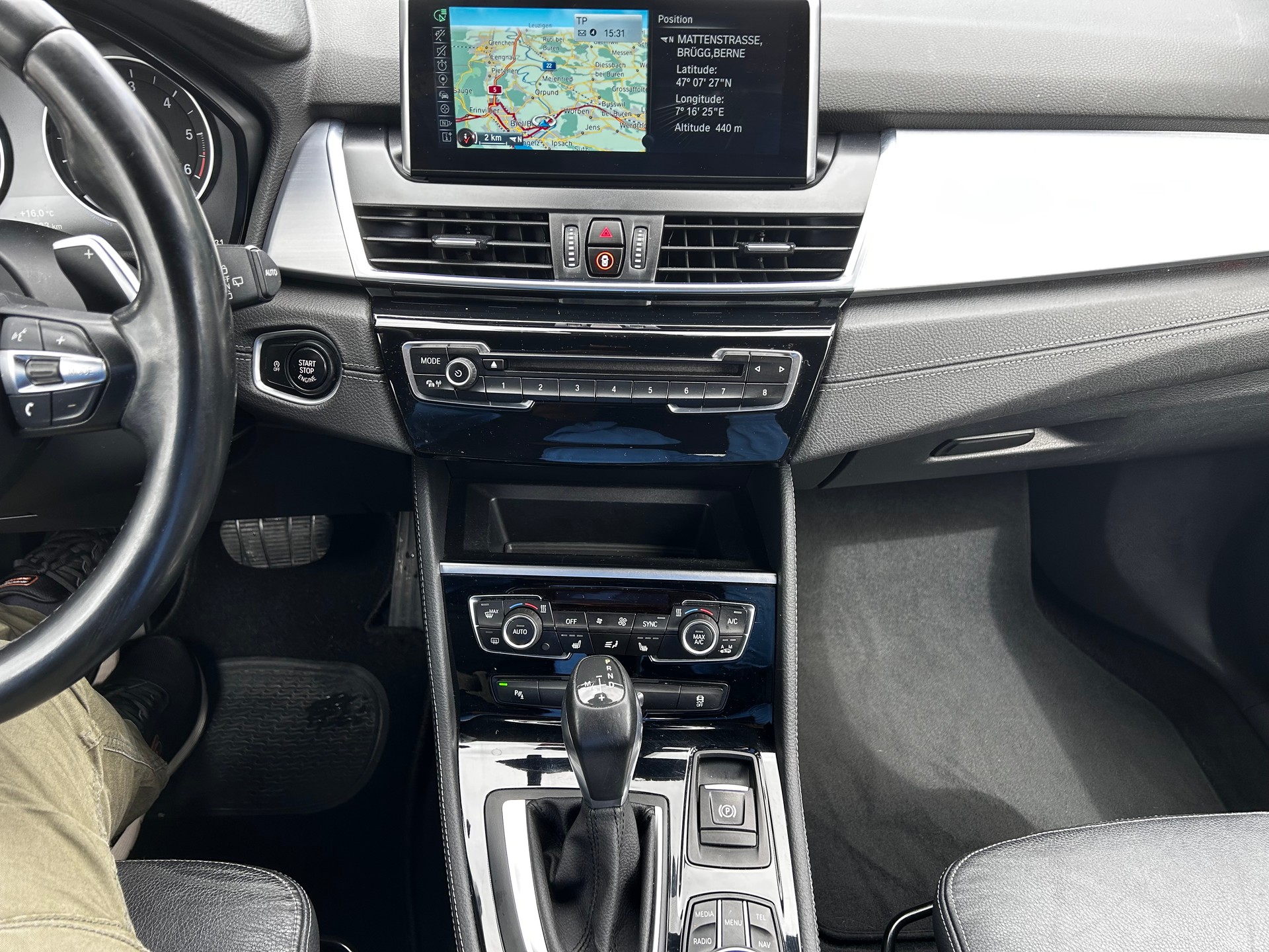 BMW 220d xDrive Active Tourer Steptronic-image-12