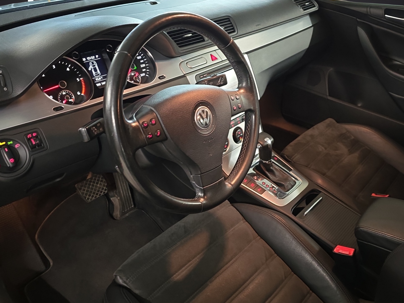 VW Passat Variant 2.0 TDI Highline DSG-image-9