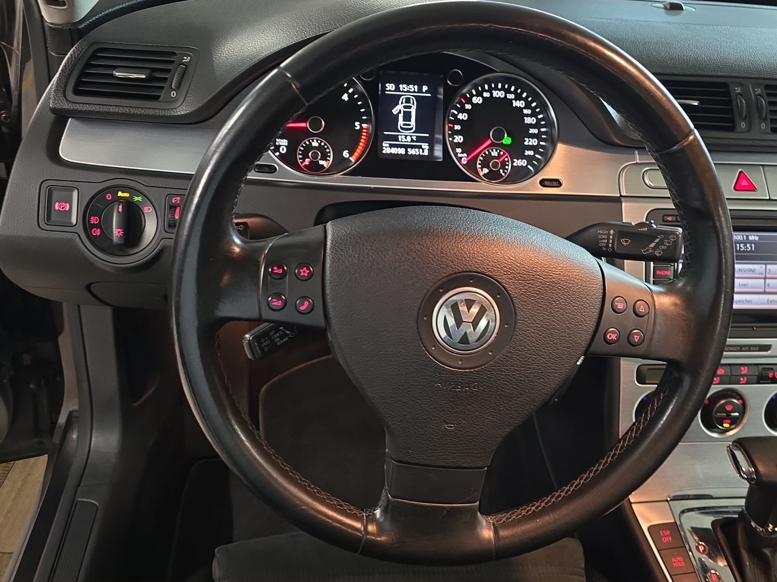 VW Passat Variant 2.0 TDI Highline DSG-image-11