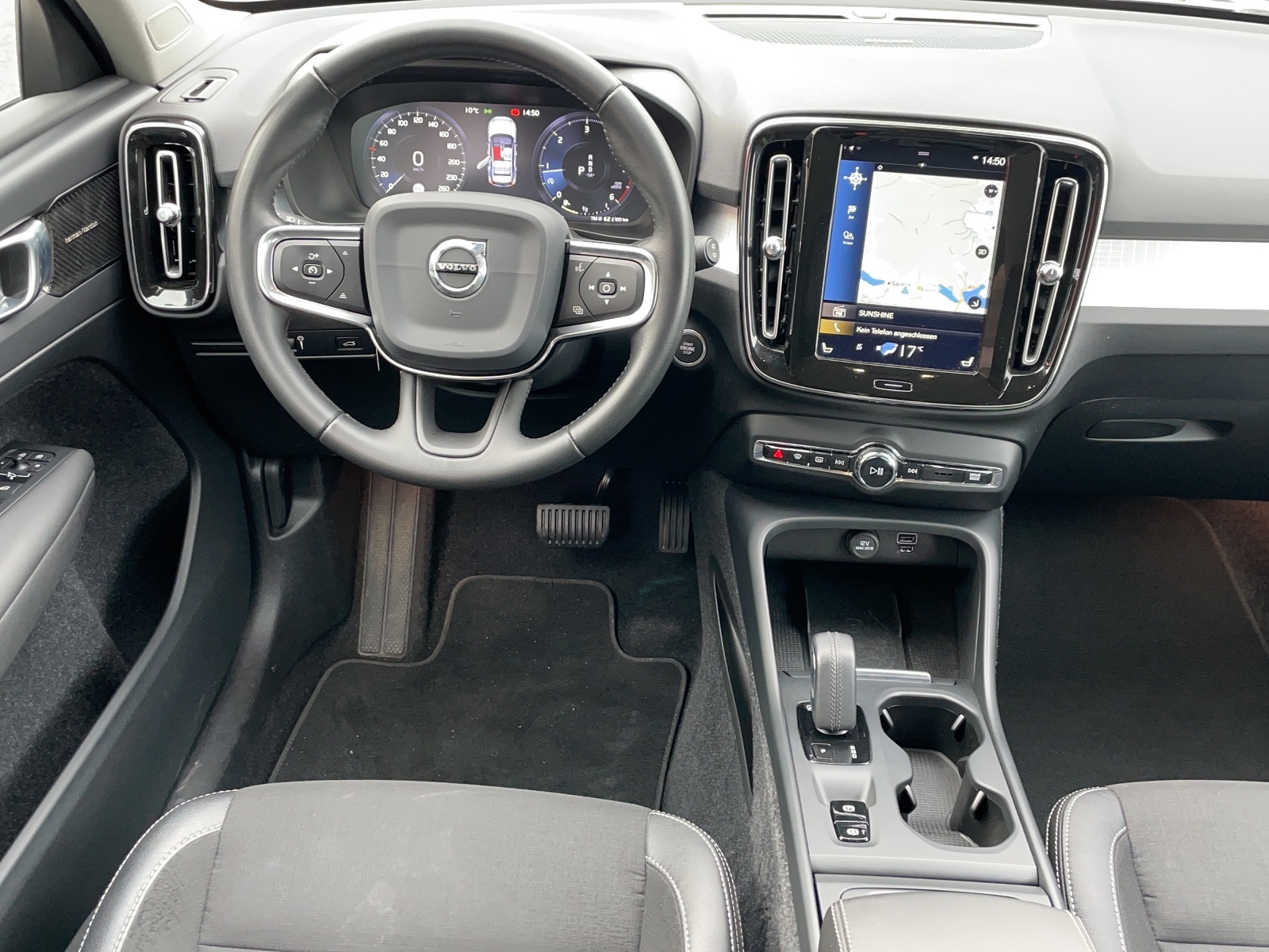 VOLVO XC40 2.0 D3 Momentum-image-5