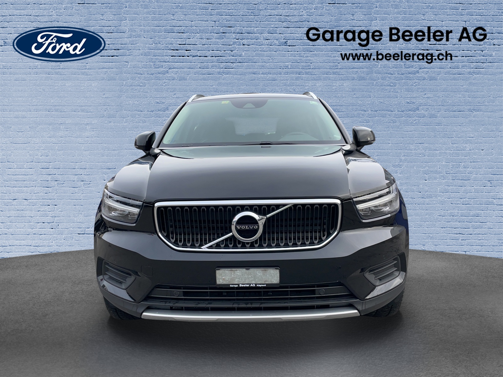 VOLVO XC40 2.0 D3 Momentum-showroom-element-1