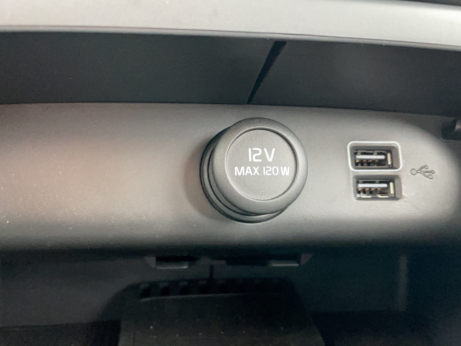 VOLVO XC40 2.0 D3 Momentum-image-9