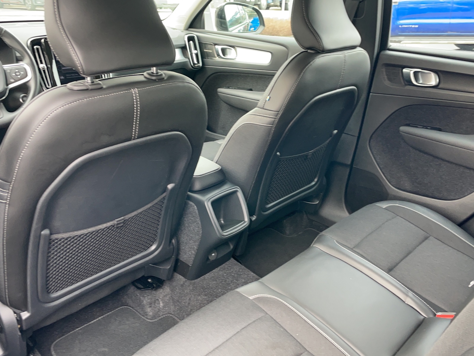 VOLVO XC40 2.0 D3 Momentum-image-12