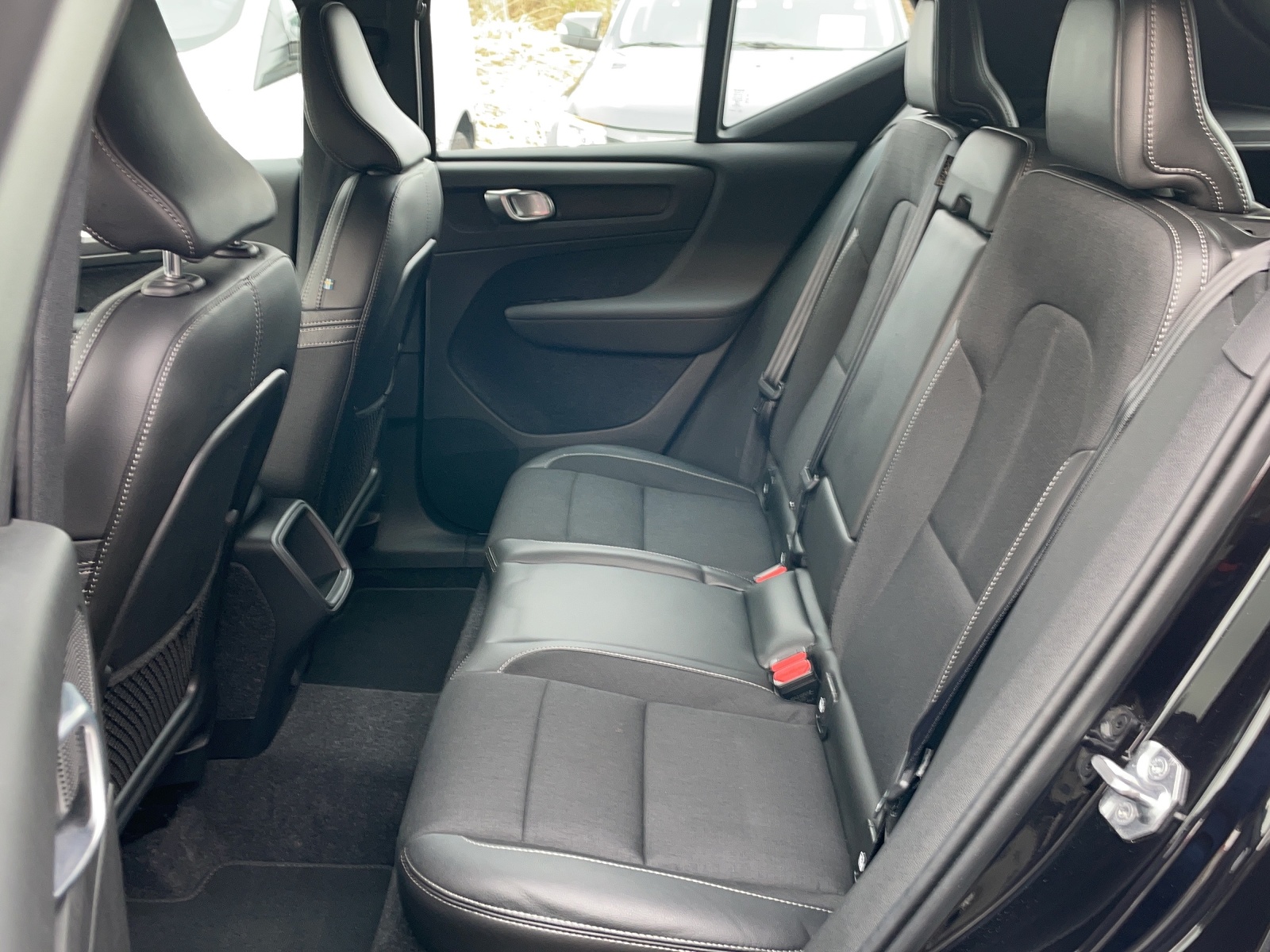 VOLVO XC40 2.0 D3 Momentum-image-11