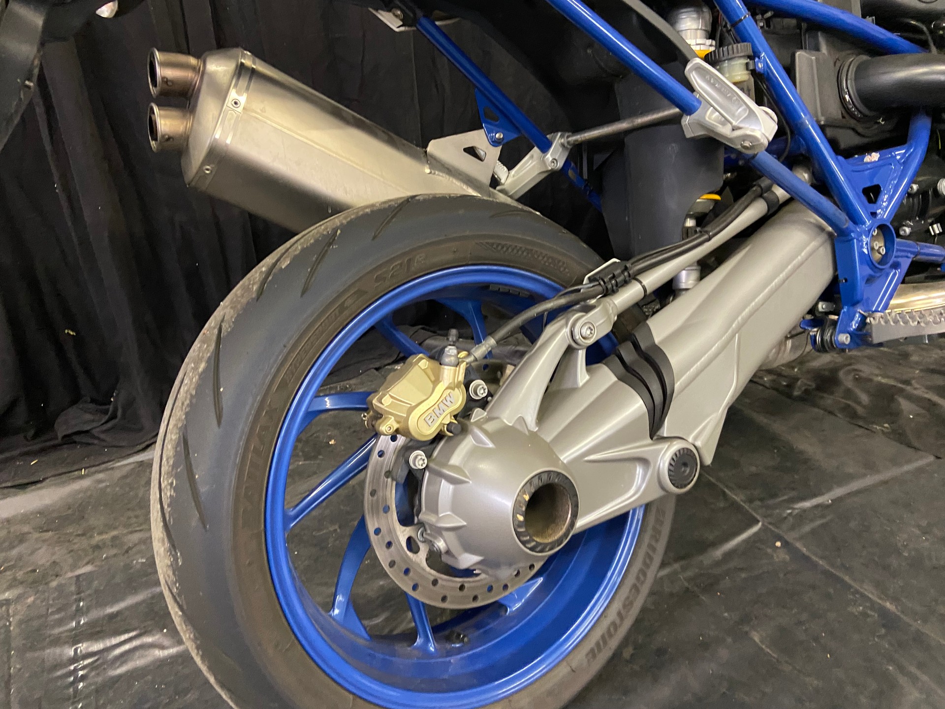 BMW HP2 Megamoto 1200-image-1