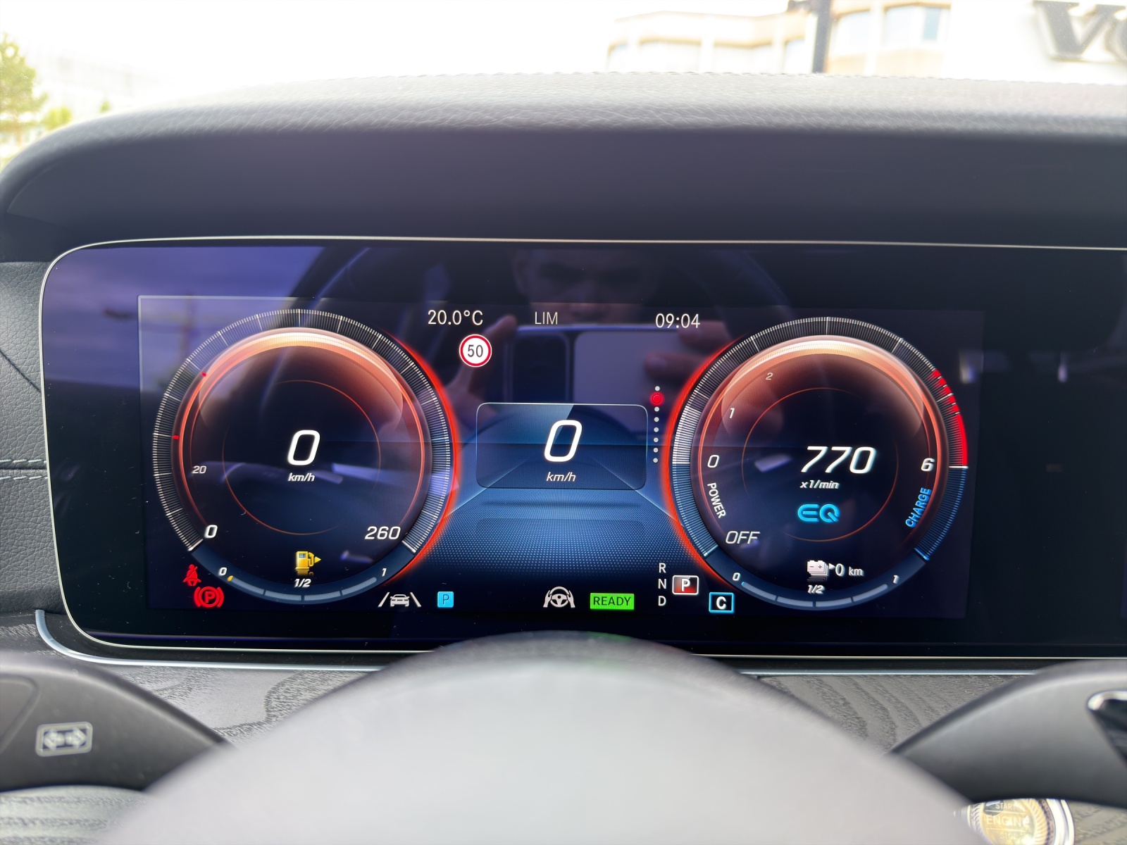 MERCEDES-BENZ E 300 de T 4Matic AMG Line 9G-Tronic-image-17