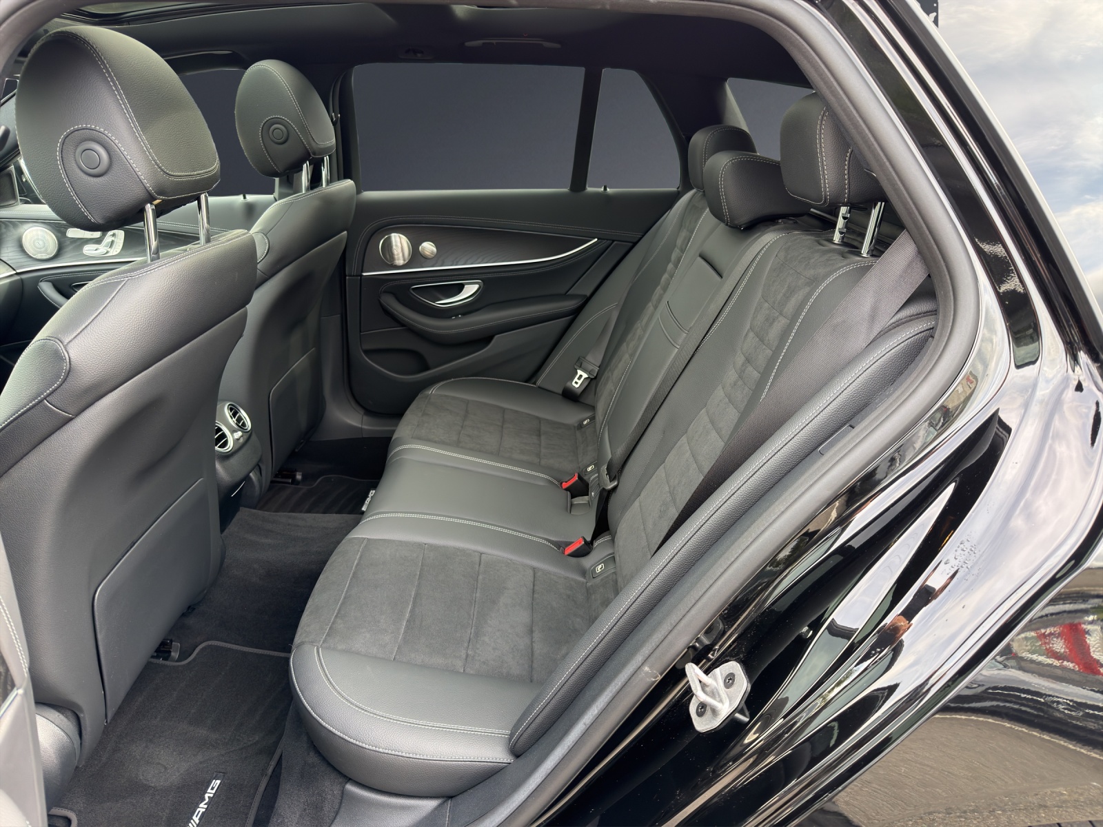 MERCEDES-BENZ E 300 de T 4Matic AMG Line 9G-Tronic-image-10