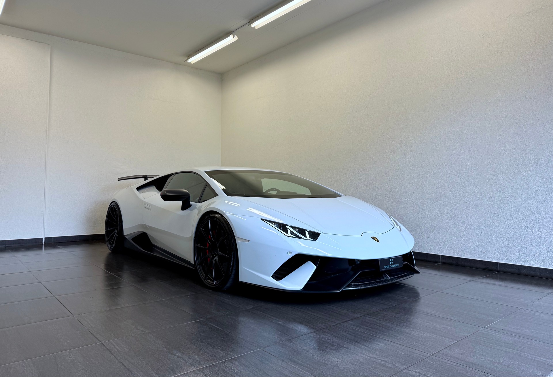 LAMBORGHINI Huracan LP640-4 Coupé Performante "UNIKAT" DCT-showroom-element-2