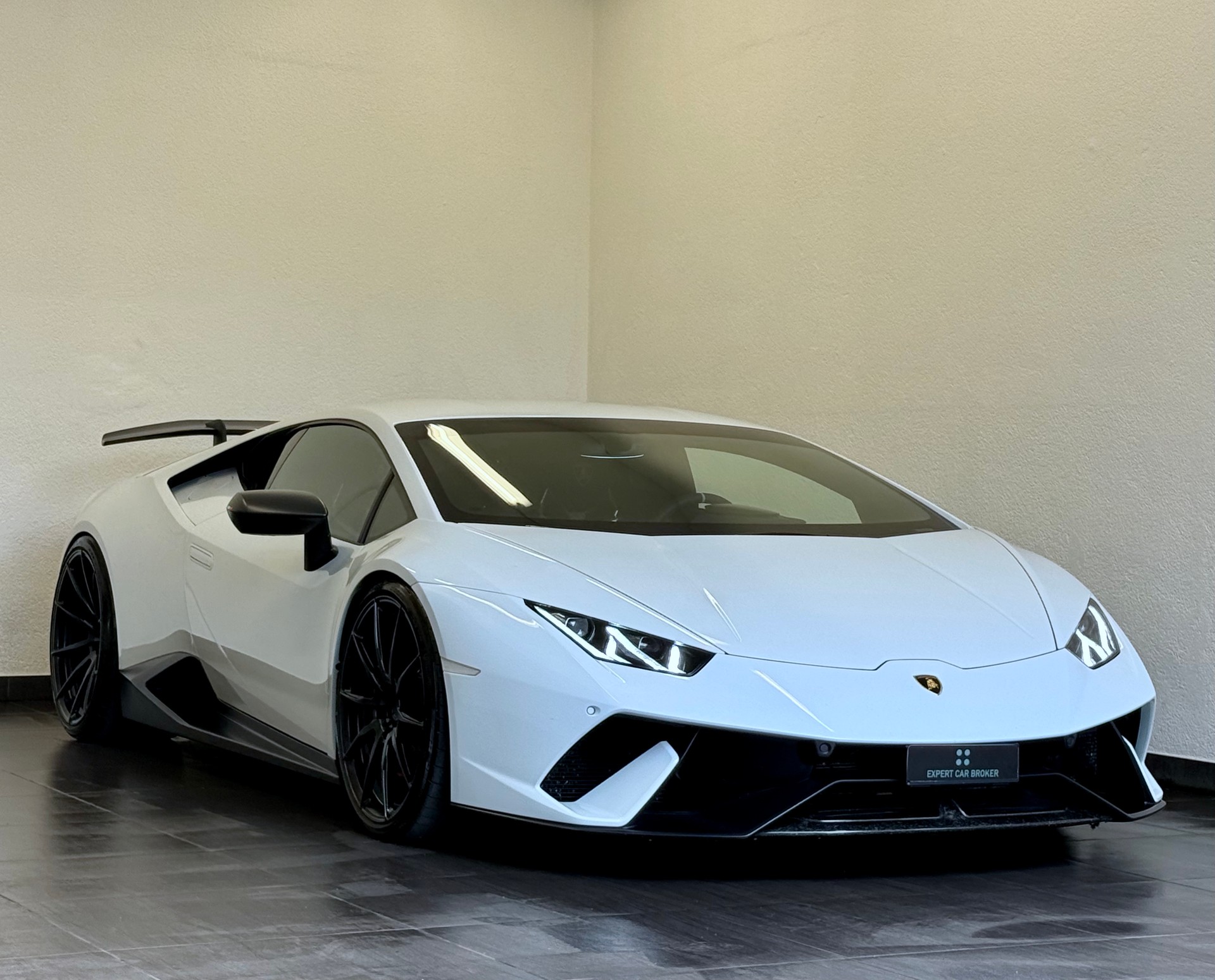 LAMBORGHINI Huracan LP640-4 Coupé Performante "UNIKAT" DCT-showroom-element-1