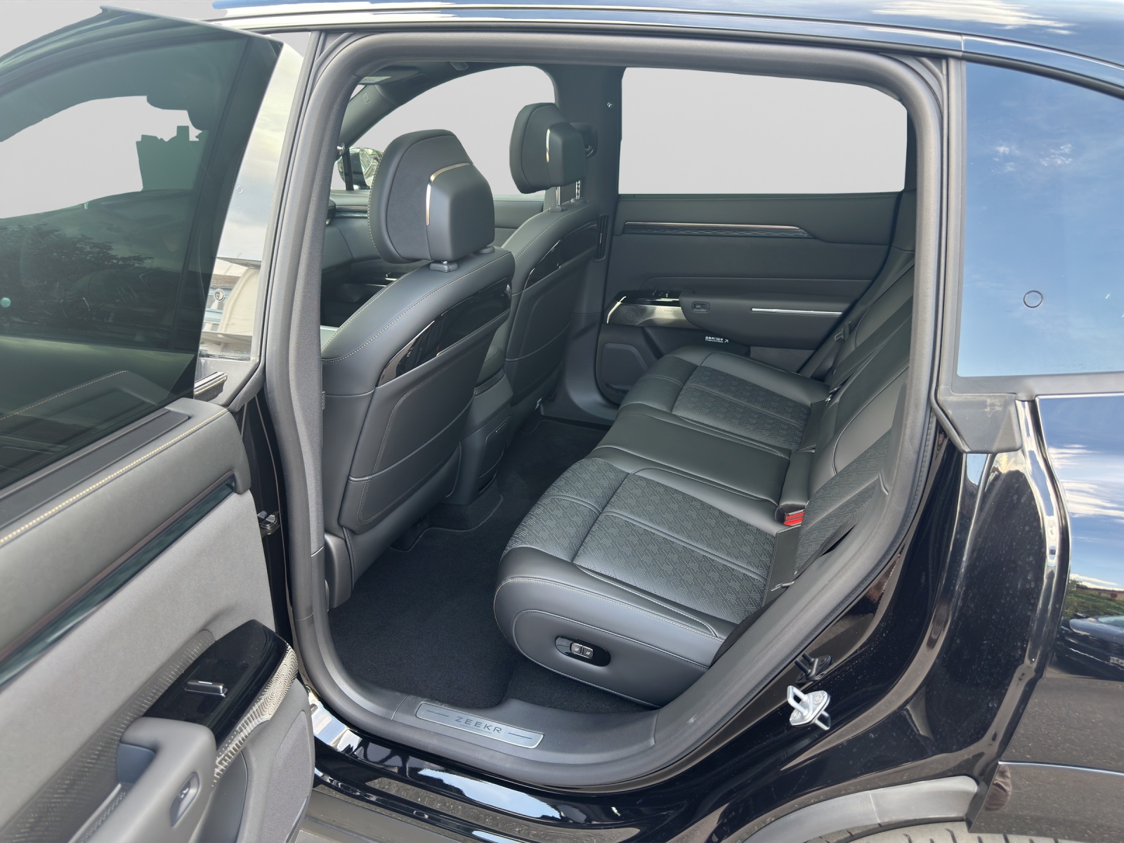 ZEEKR 7X Privilege AWD-image-12