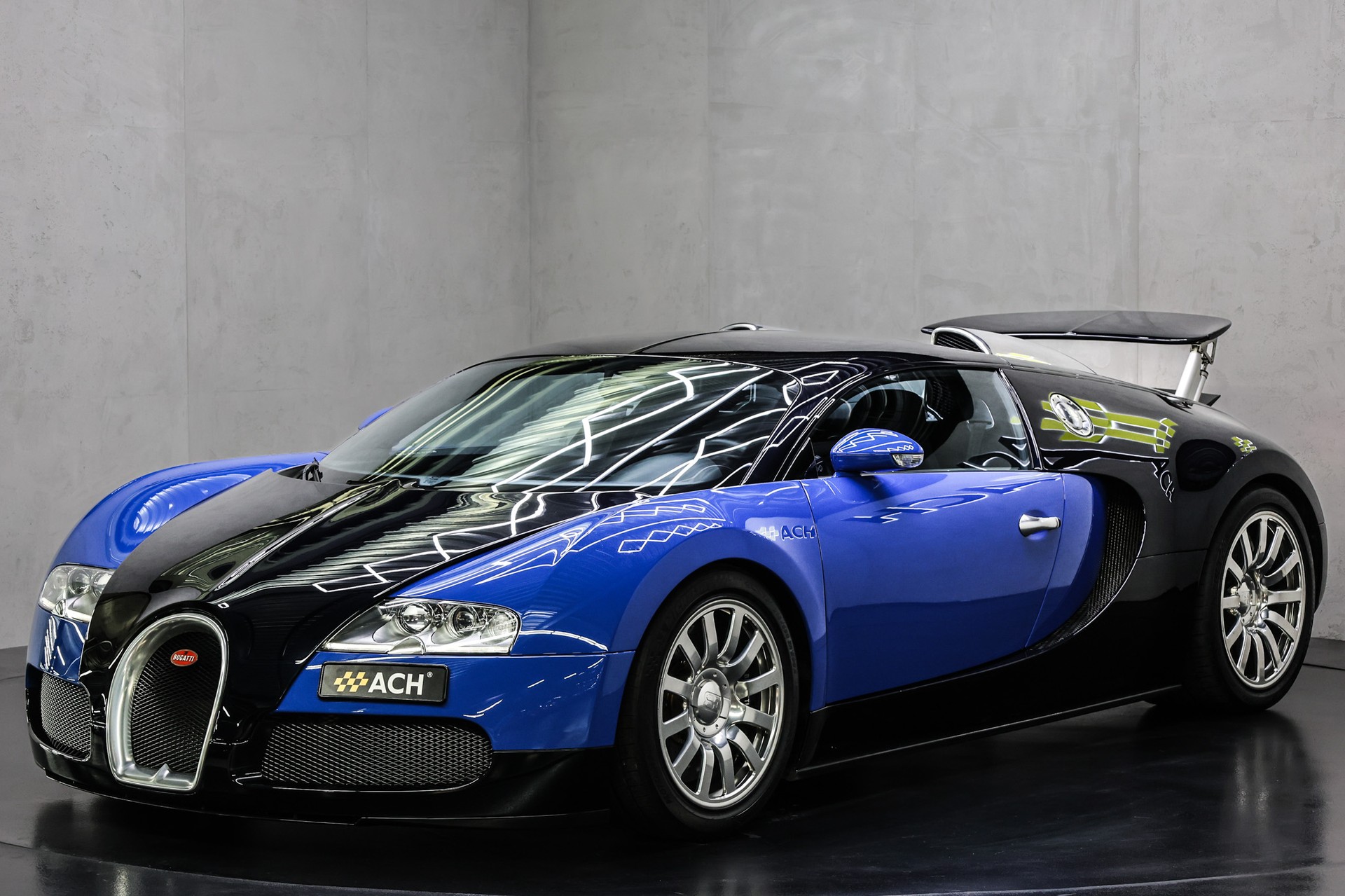 BUGATTI Veyron 16.4-showroom-element-2