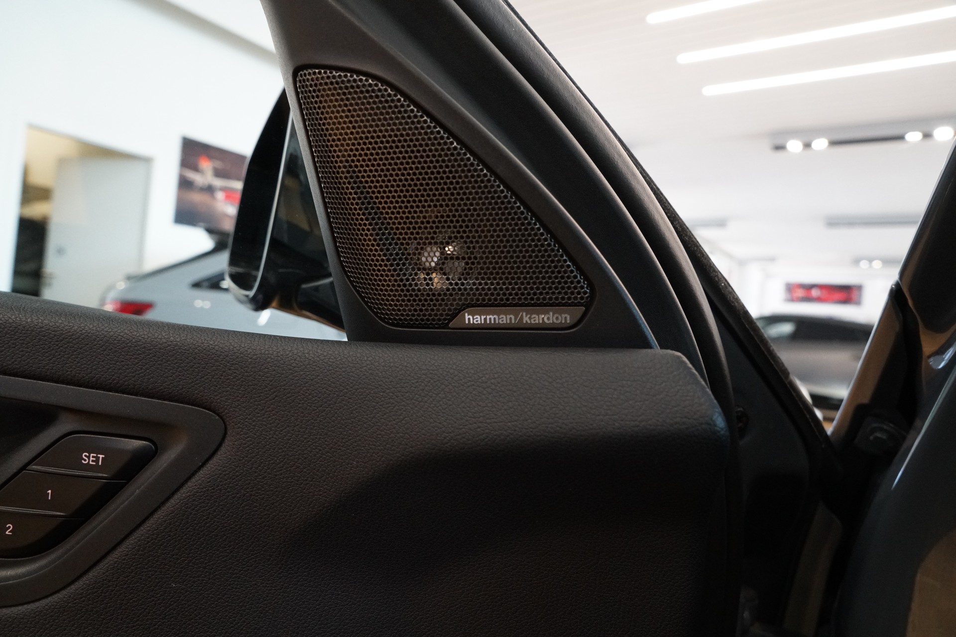 BMW 128ti M Sport Pro Steptronic Individual Lackierung-image-19