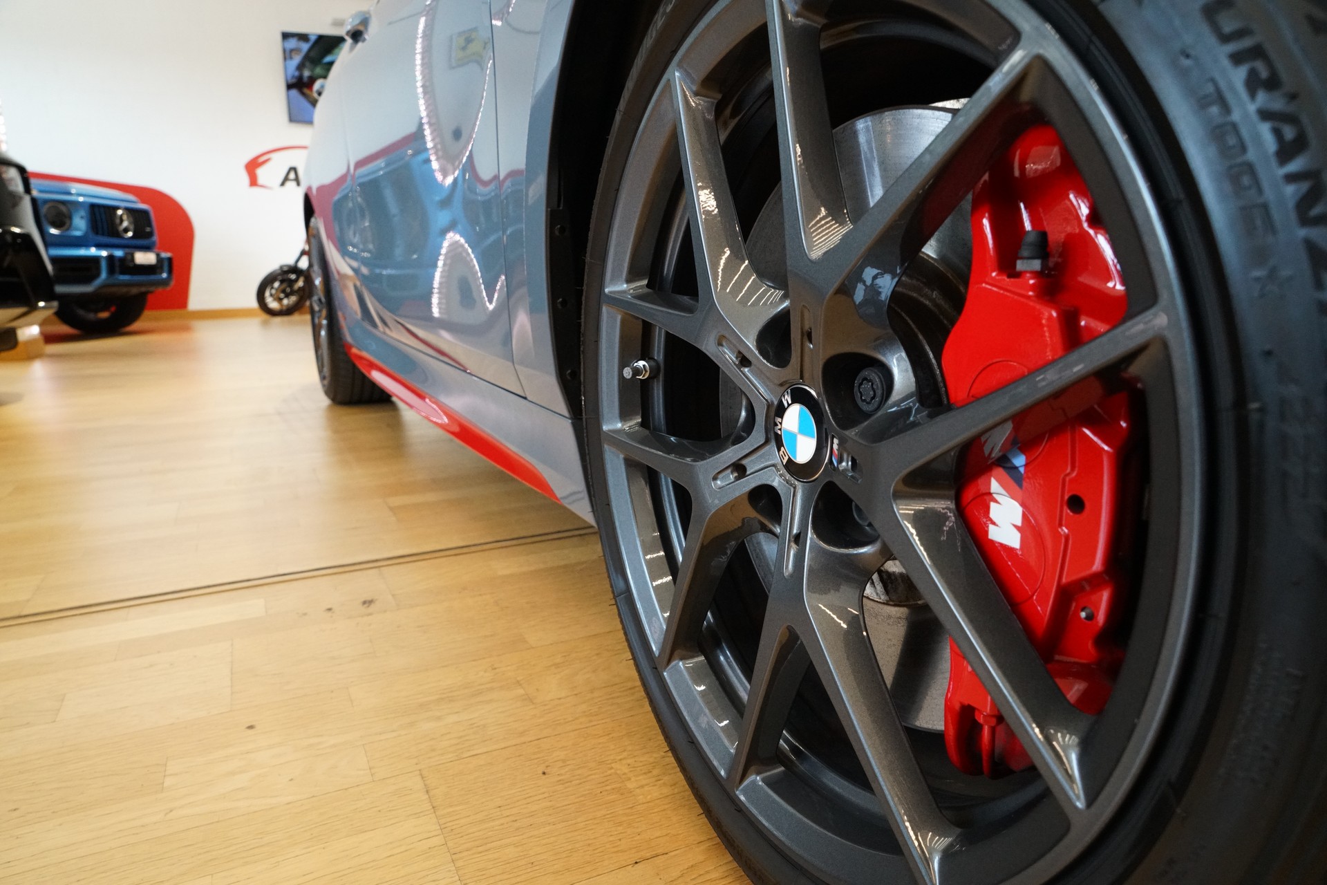 BMW 128ti M Sport Pro Steptronic Individual Lackierung-showroom-element-3