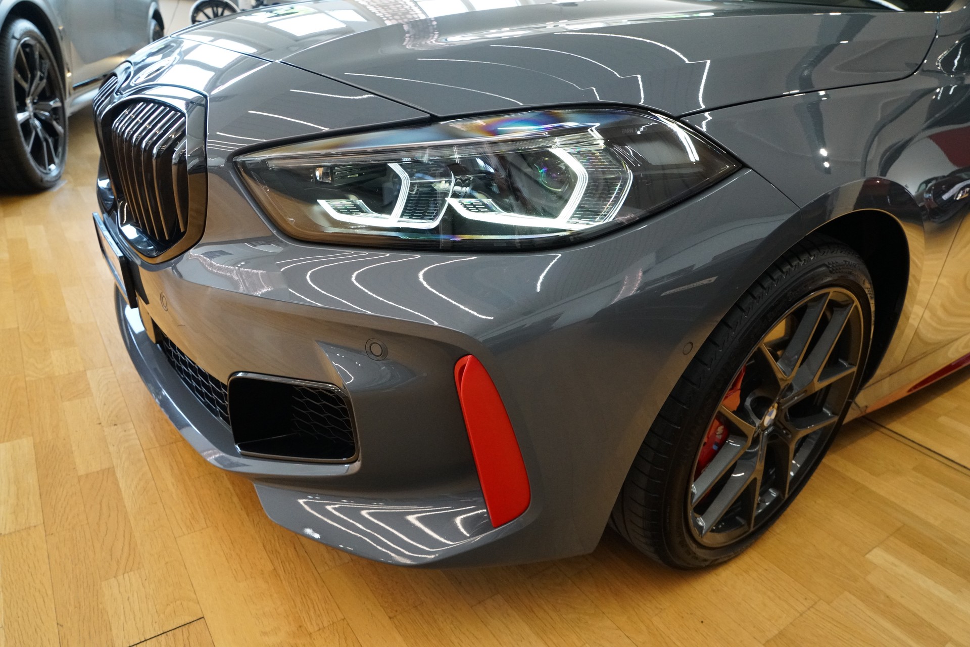 BMW 128ti M Sport Pro Steptronic Individual Lackierung-image-4