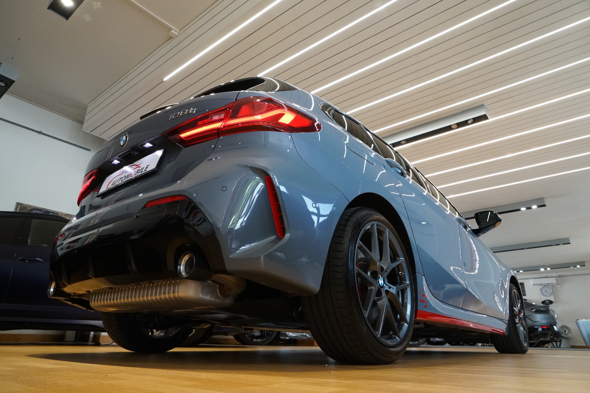 BMW 128ti M Sport Pro Steptronic Individual Lackierung-image-9