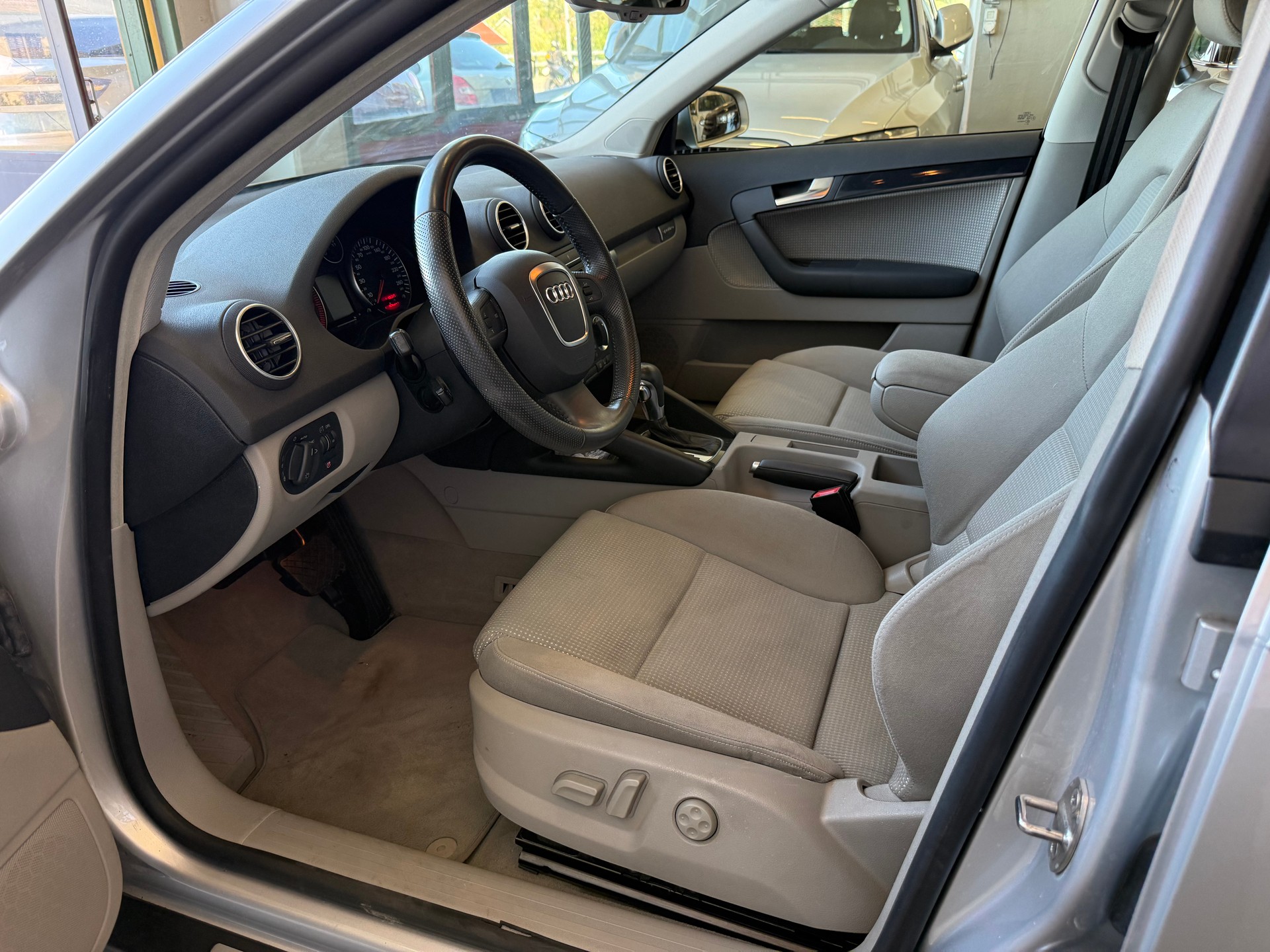 AUDI A3 Sportback 3.2 V6 Ambition quattro-image-6