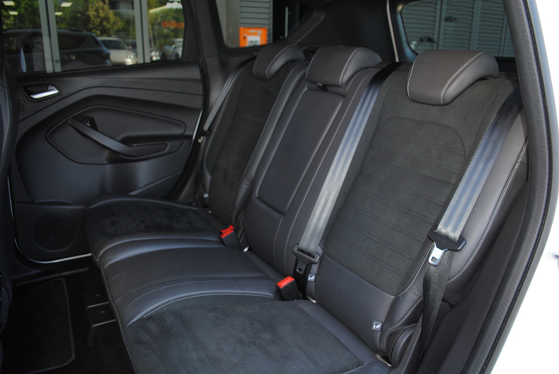 FORD Kuga 2.0 TDCi ST Line 4WD PowerShift-image-15