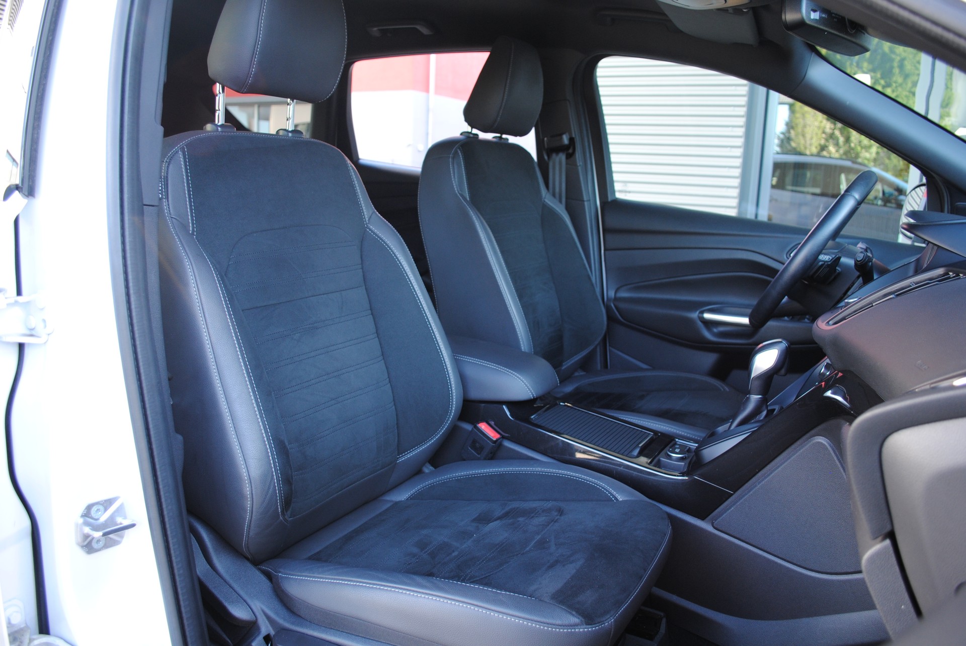 FORD Kuga 2.0 TDCi ST Line 4WD PowerShift-image-14