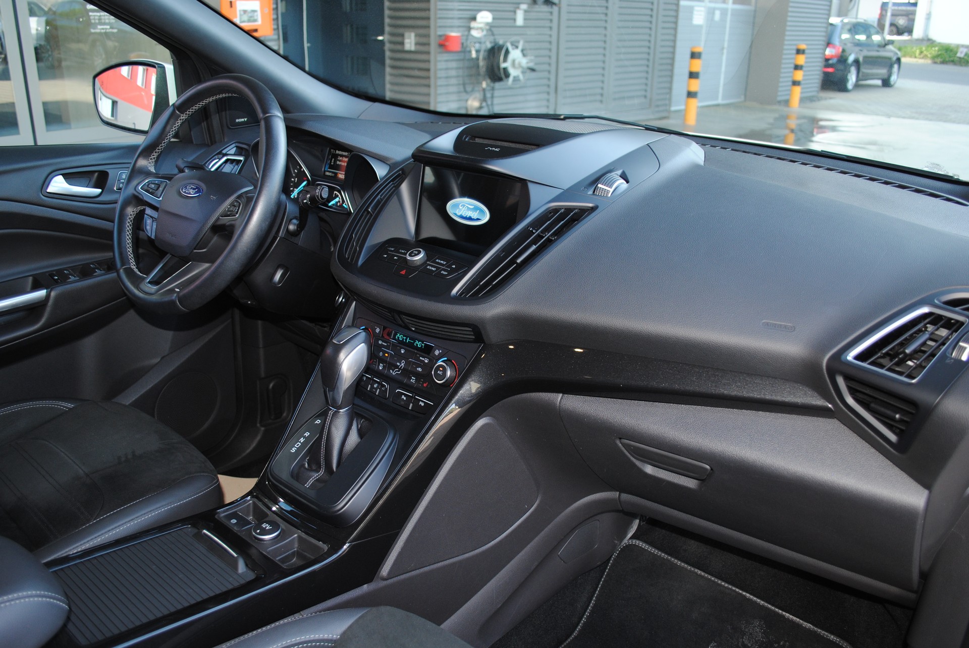 FORD Kuga 2.0 TDCi ST Line 4WD PowerShift-image-13