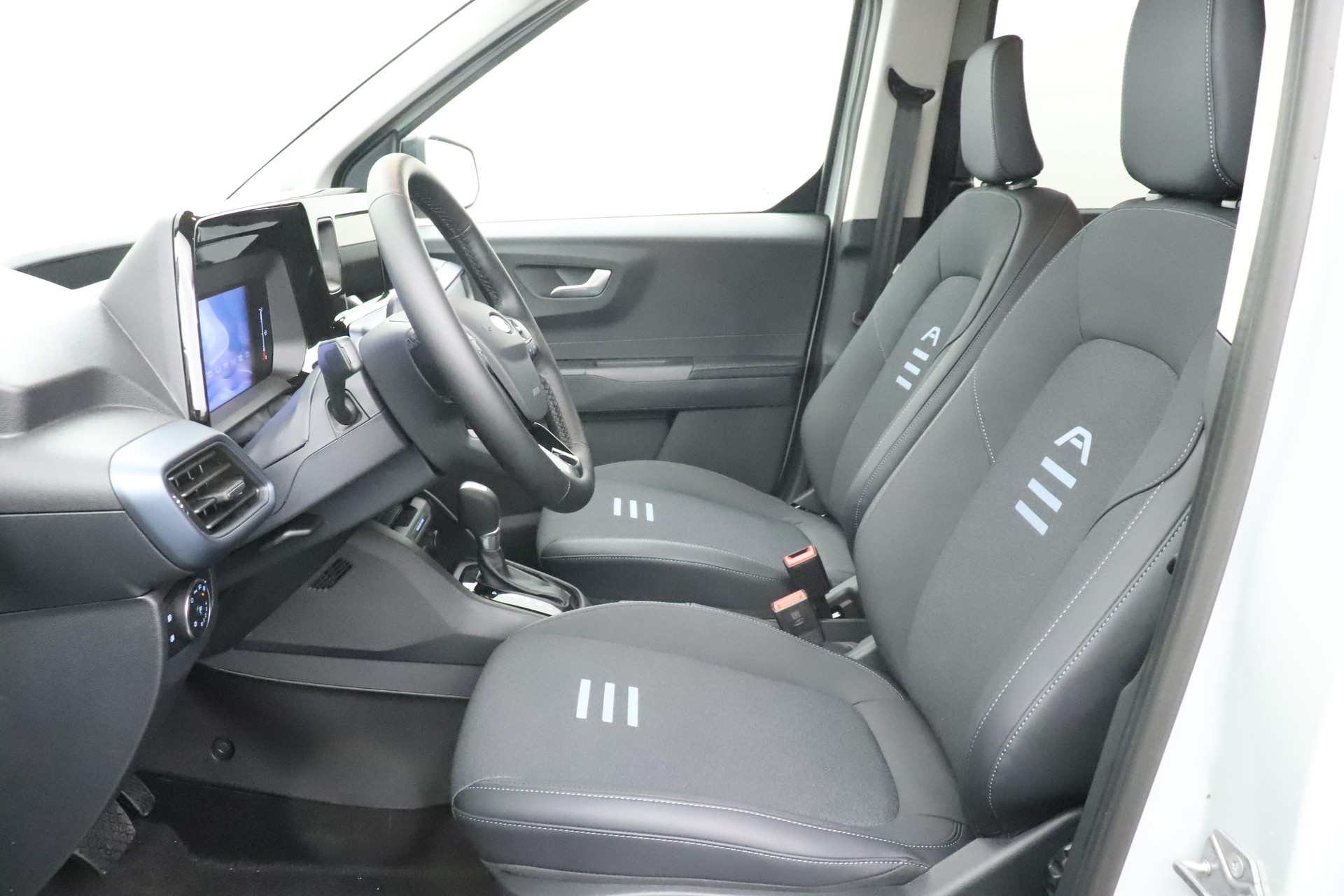 FORD Tourneo Courier 1.0 EcoBoost Active-showroom-element-2