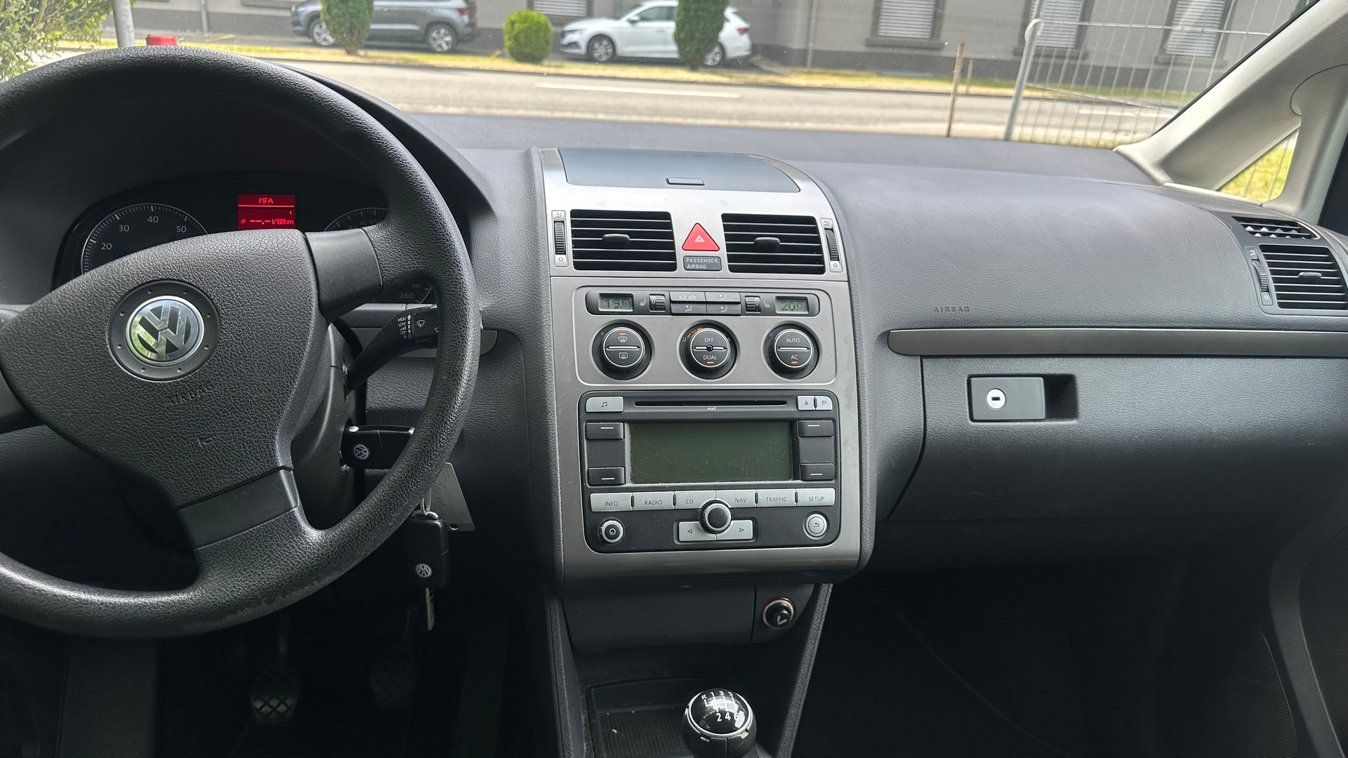 VW Touran 1.4 TSI Trendline-image-6