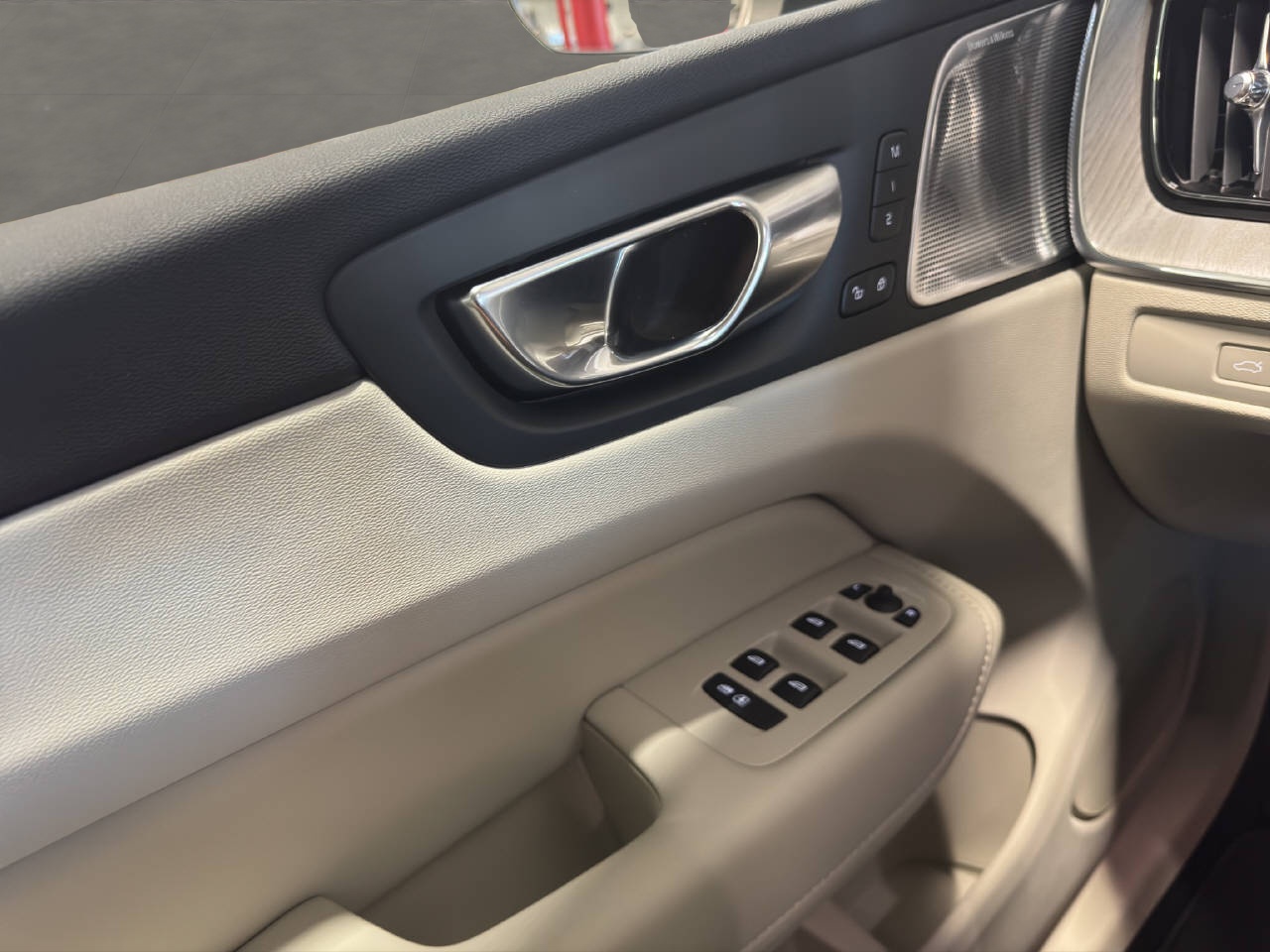 VOLVO XC60 2.0 T8 TE Ultimate Bright eAWD-image-13