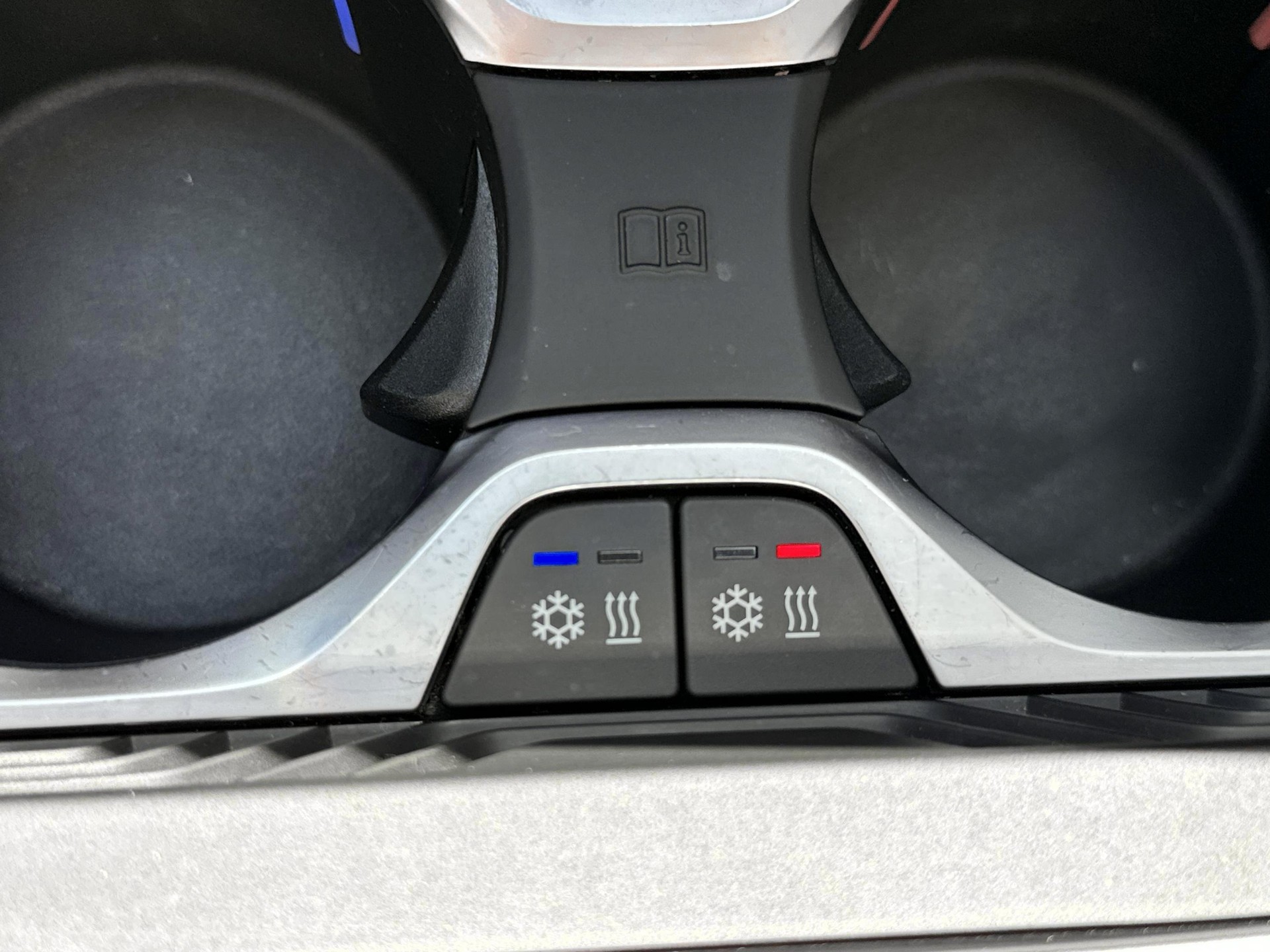 BMW X6 M50i-image-26