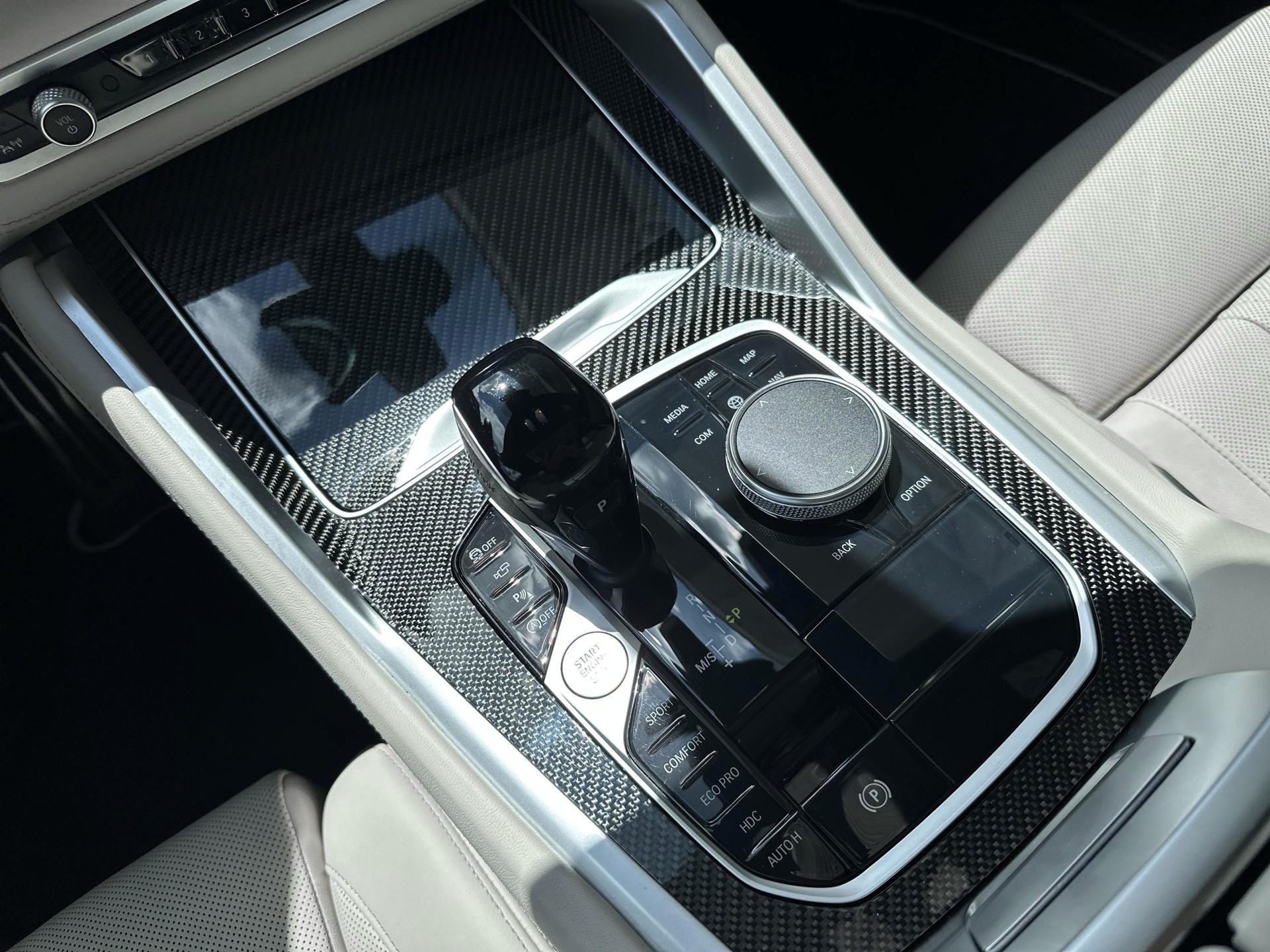 BMW X6 M50i-image-11
