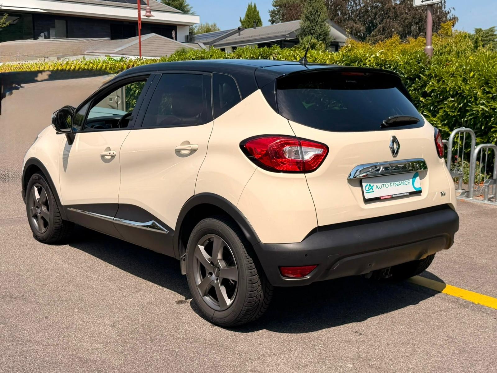 RENAULT Captur 1.2 T 16V Dynamique EDC-showroom-element-3