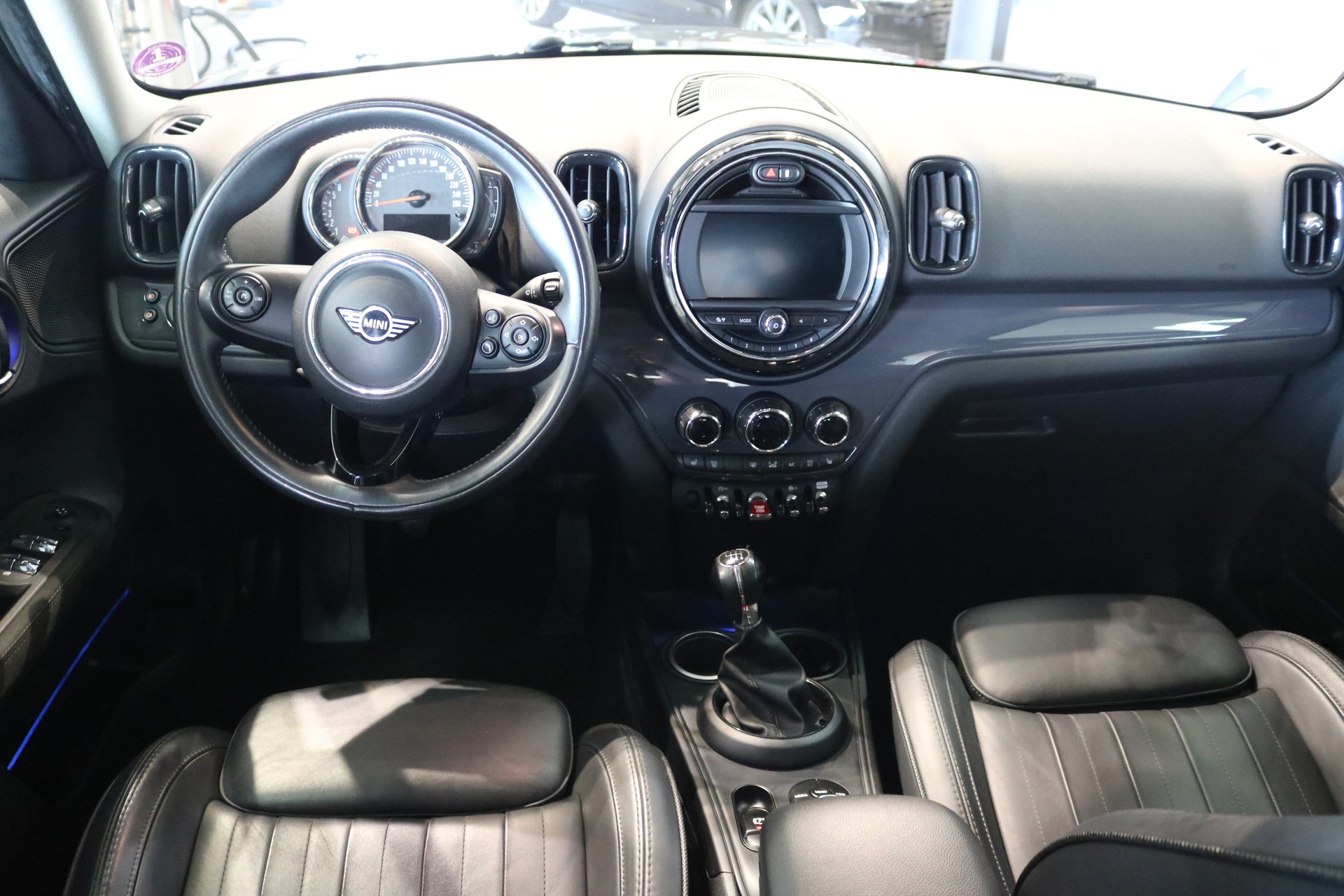 MINI Countryman One FWD-showroom-element-3