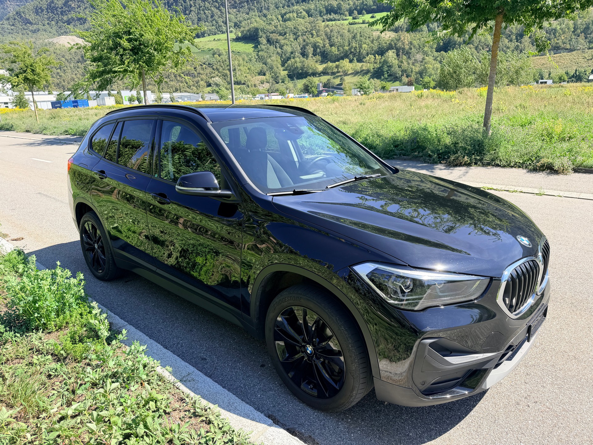 BMW X1 xDrive 20i Essential Edition Steptronic-showroom-element-2