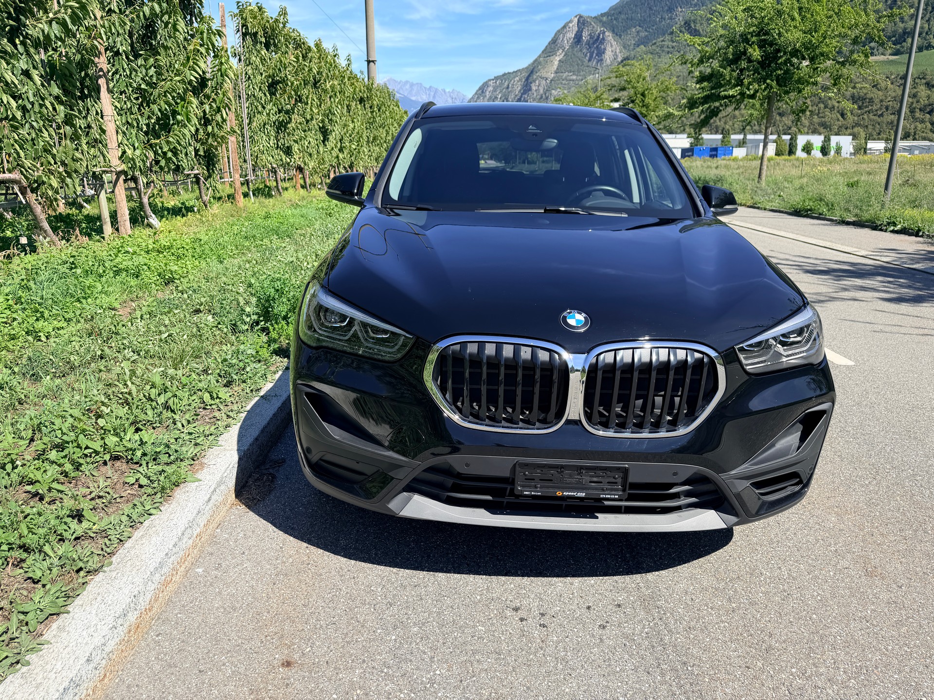BMW X1 xDrive 20i Essential Edition Steptronic-showroom-element-1
