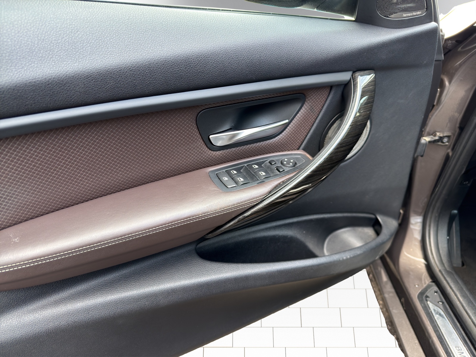 BMW 335i xDrive SAG Touring-image-13