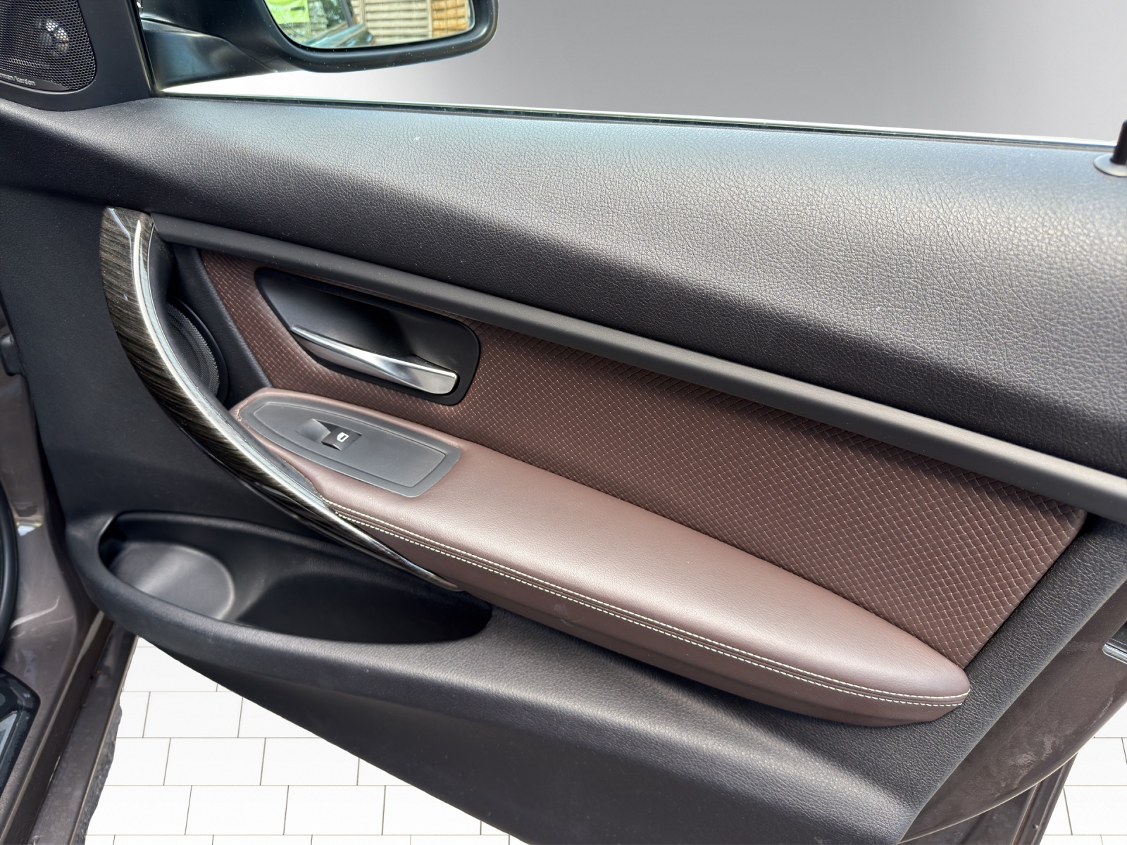 BMW 335i xDrive SAG Touring-image-14