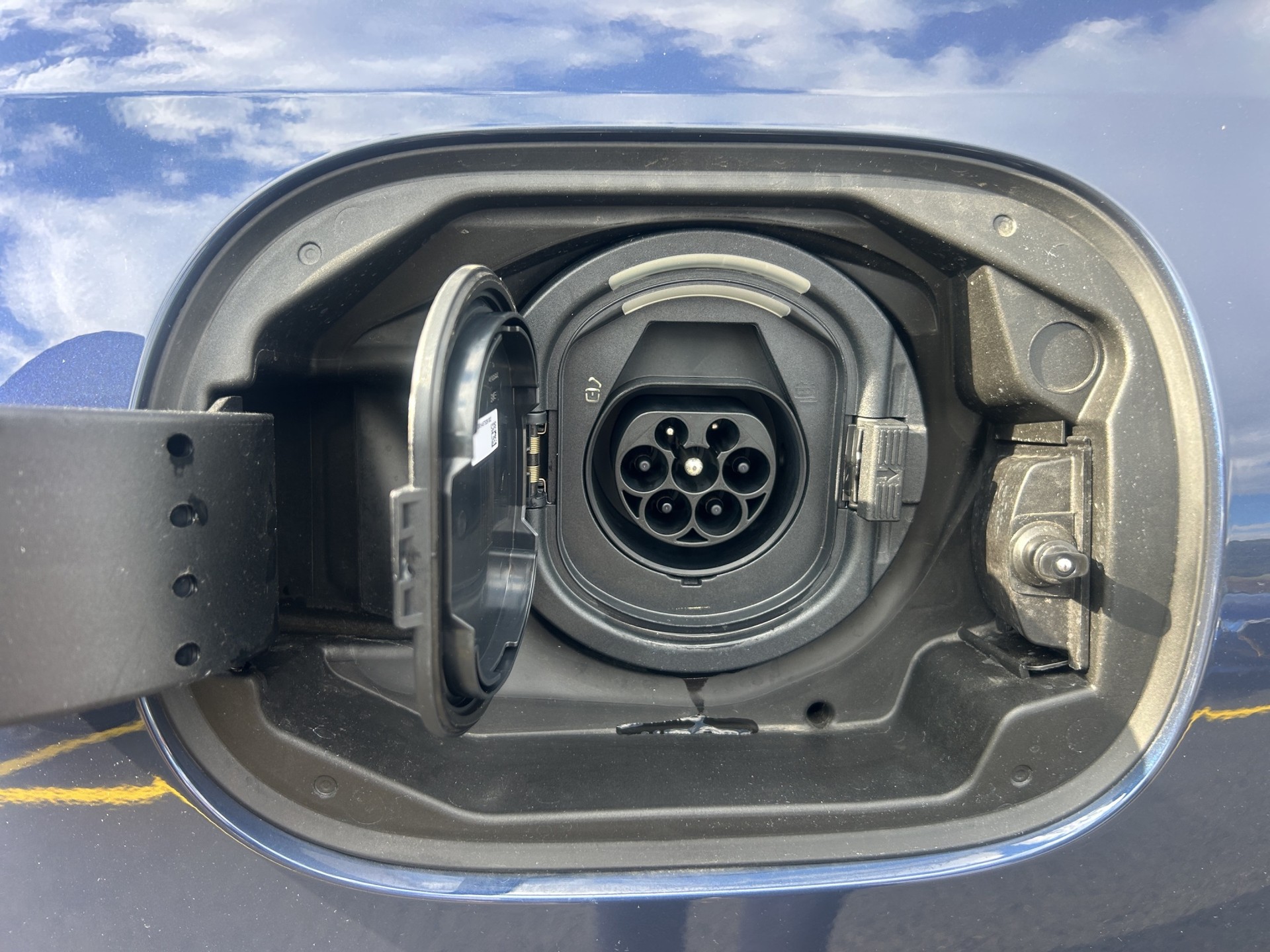MERCEDES-BENZ C 300 de AMG Line 4matic Kombi-image-19
