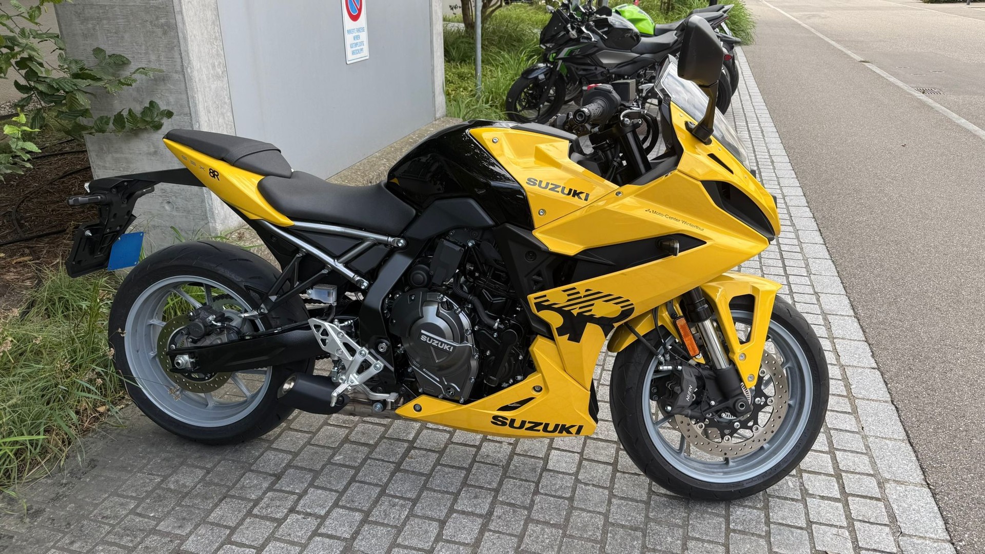 SUZUKI GSX 8 R (35kW)-image-0
