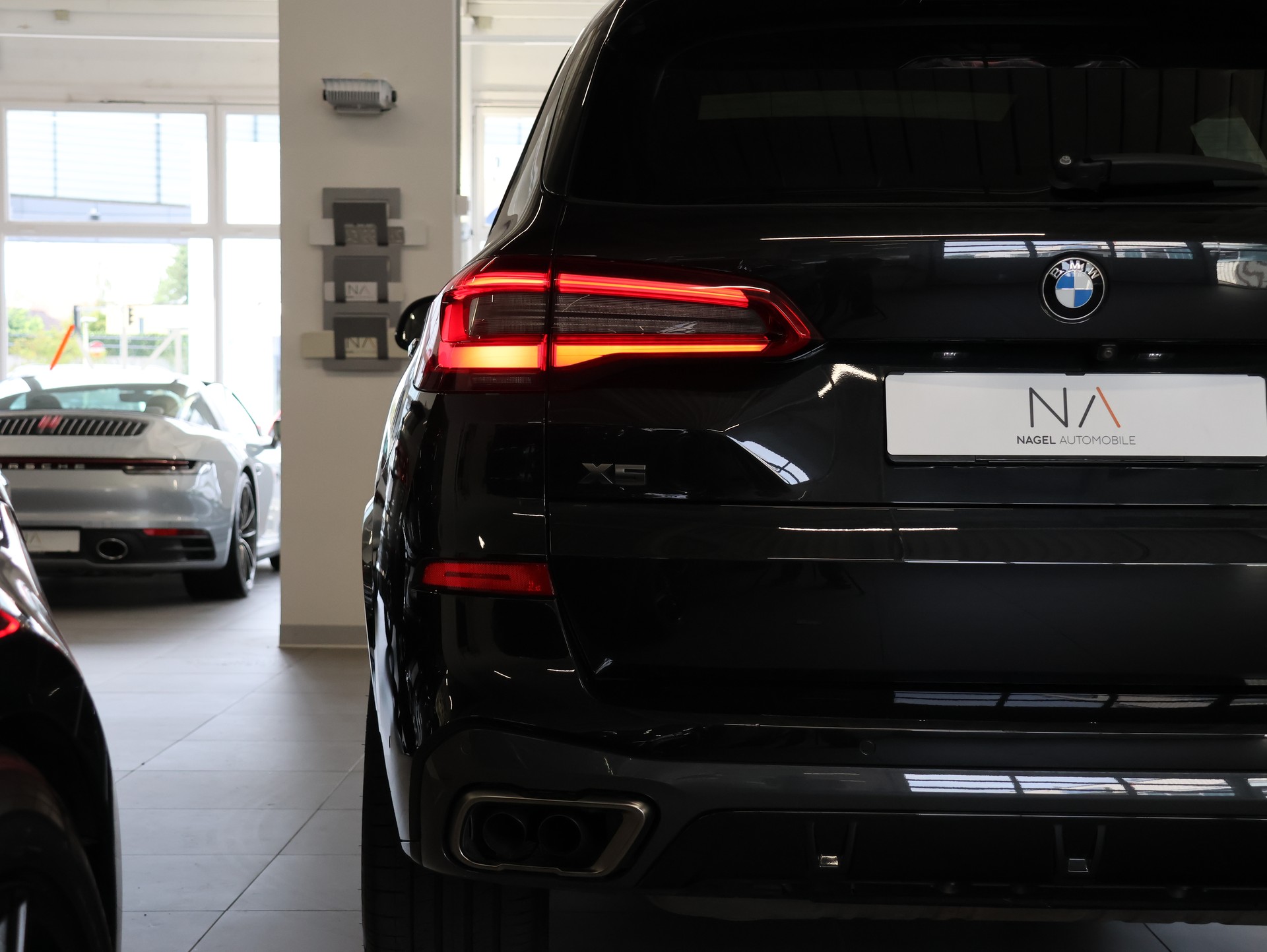 BMW X5 xDrive M50i Steptronic *BLACK-SAPPHIRE LACKIERUNG*-image-6