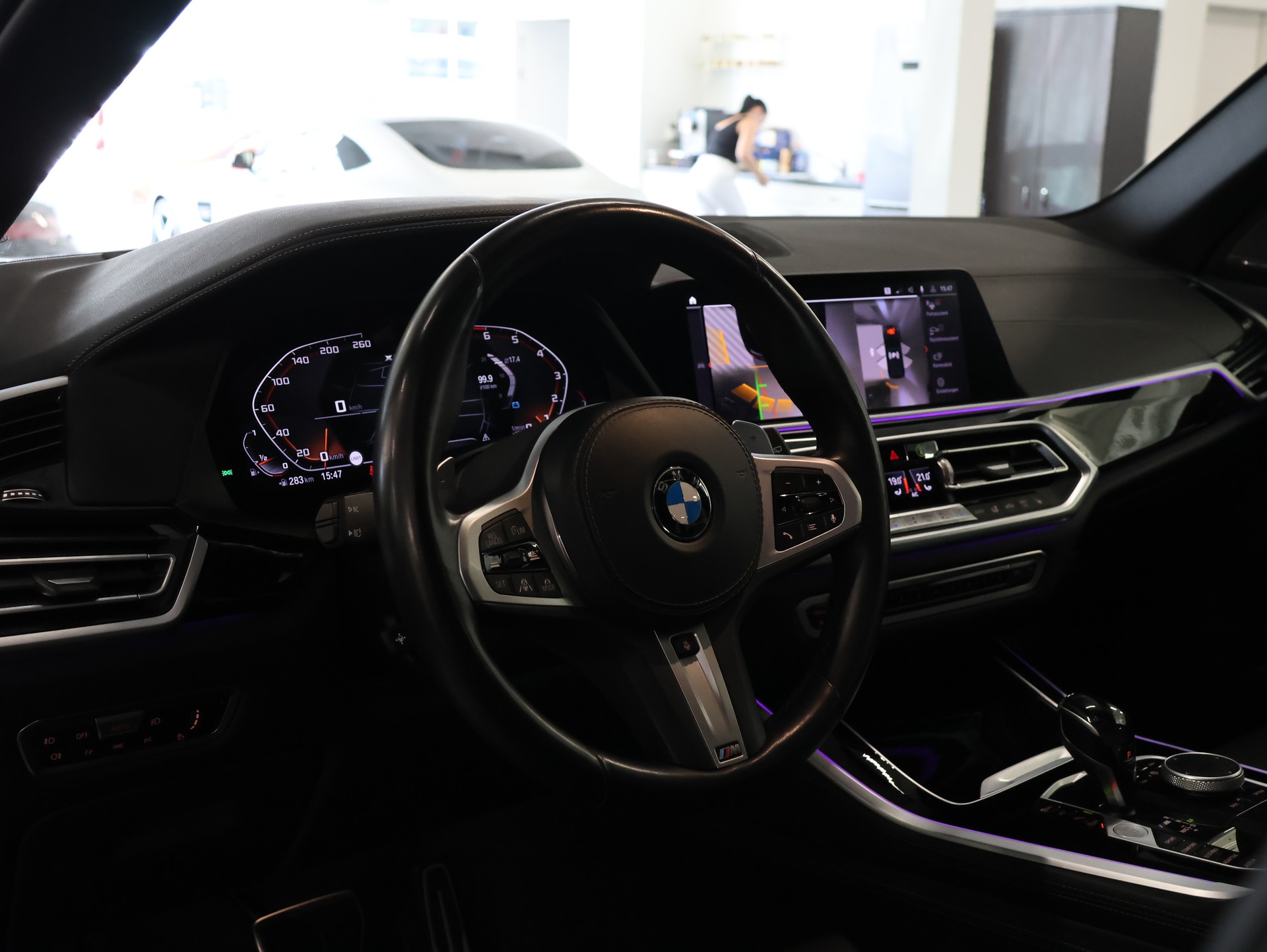 BMW X5 xDrive M50i Steptronic *BLACK-SAPPHIRE LACKIERUNG*-image-18