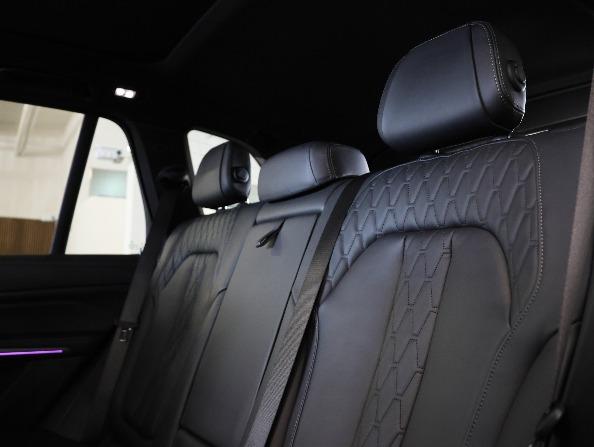 BMW X5 xDrive M50i Steptronic *BLACK-SAPPHIRE LACKIERUNG*-image-37