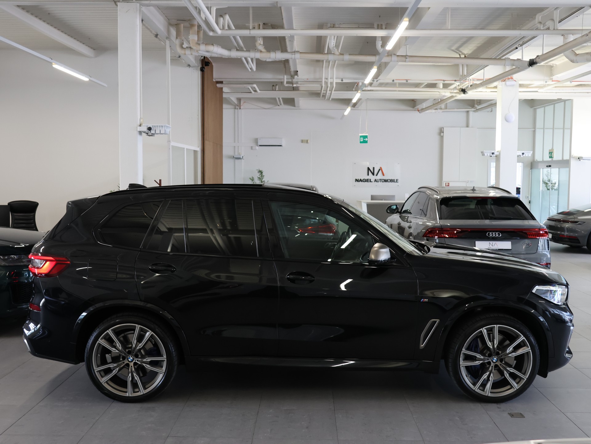 BMW X5 xDrive M50i Steptronic *BLACK-SAPPHIRE LACKIERUNG*-image-11