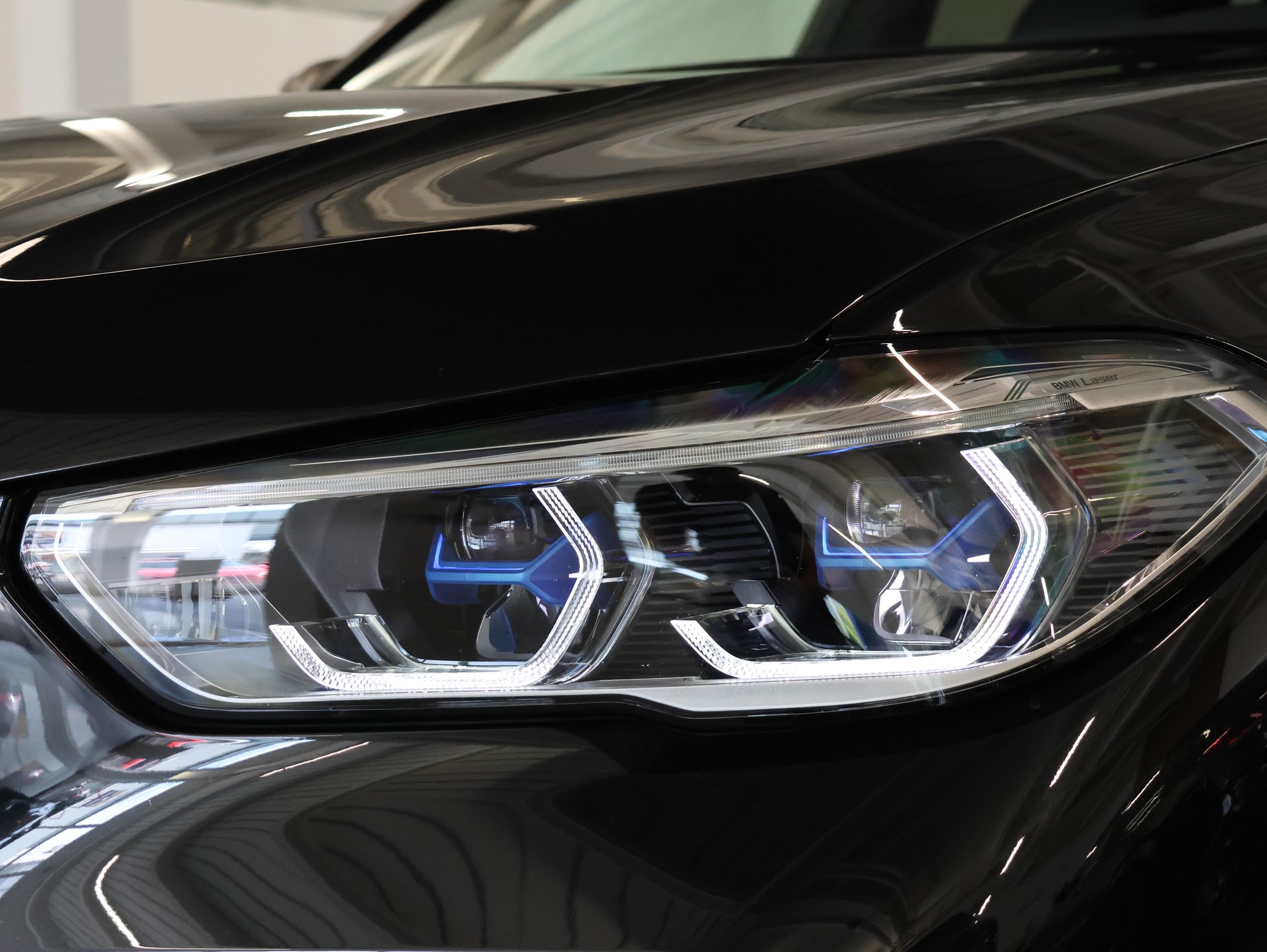 BMW X5 xDrive M50i Steptronic *BLACK-SAPPHIRE LACKIERUNG*-image-4