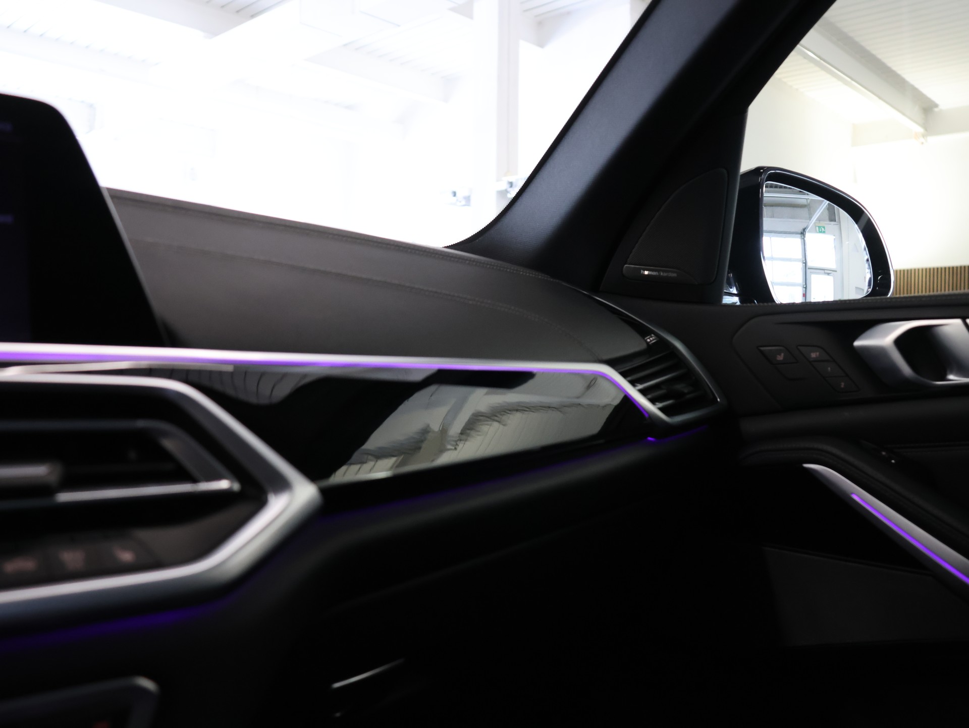 BMW X5 xDrive M50i Steptronic *BLACK-SAPPHIRE LACKIERUNG*-image-34