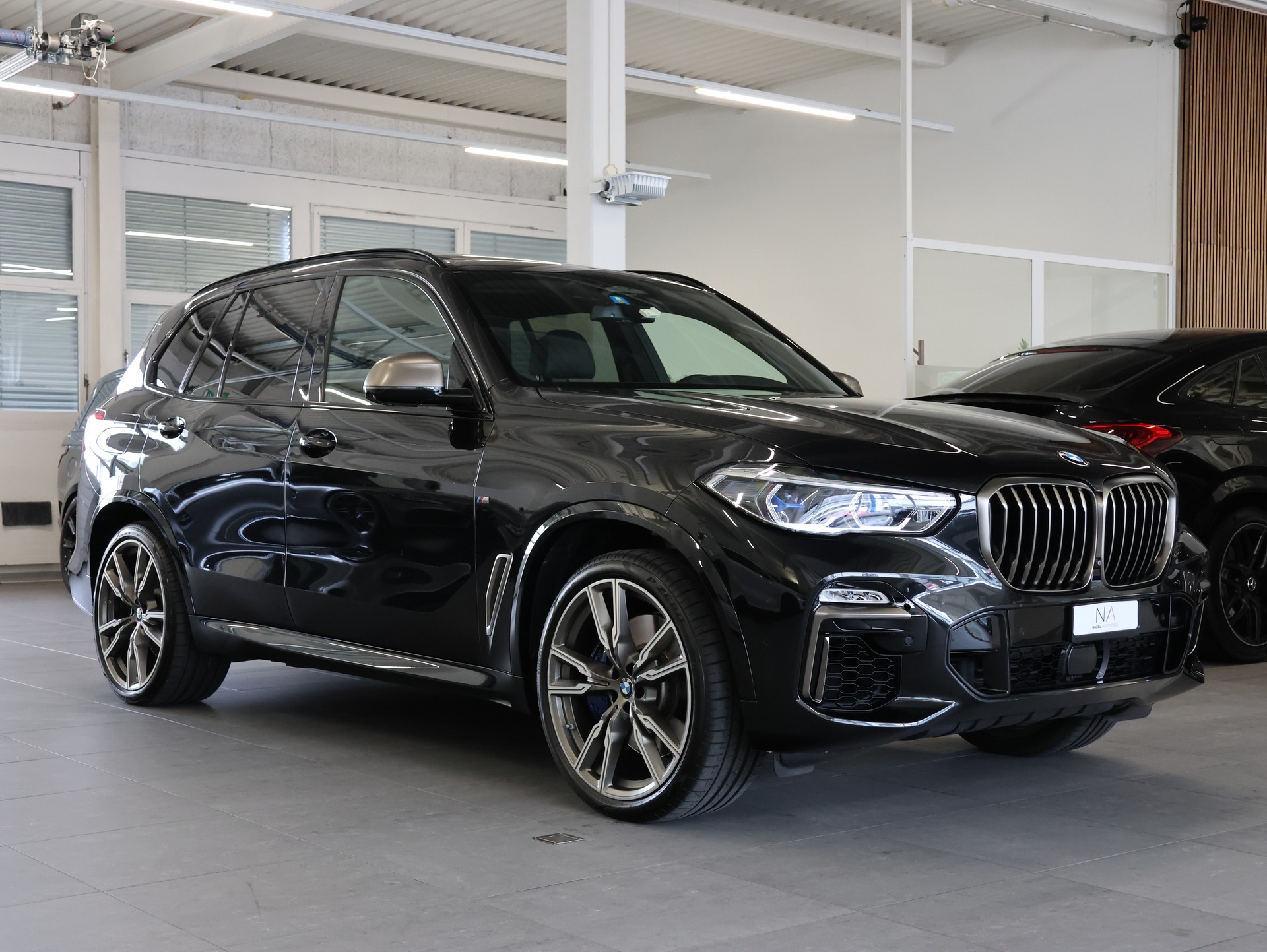 BMW X5 xDrive M50i Steptronic *BLACK-SAPPHIRE LACKIERUNG*-showroom-element-1
