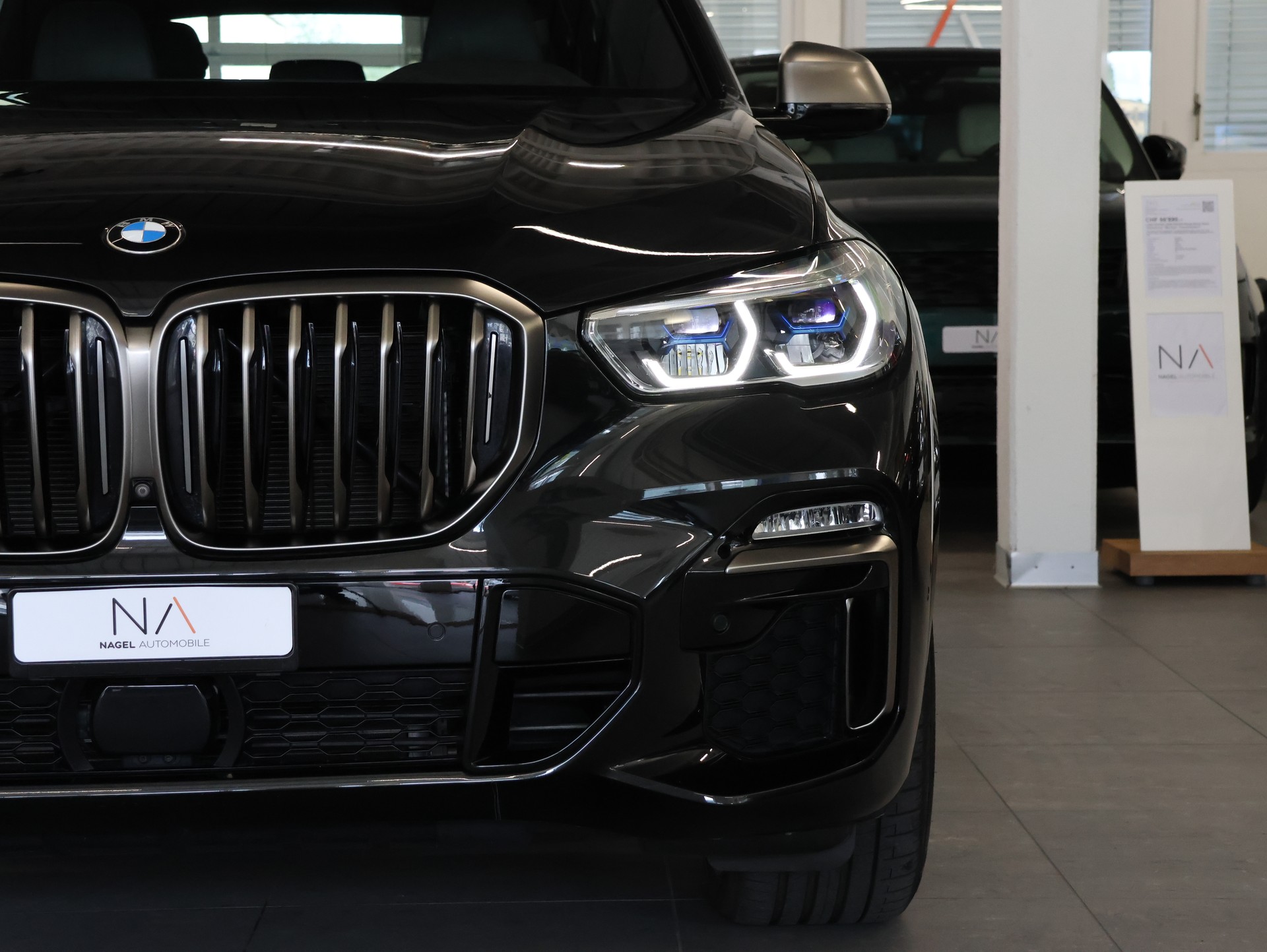 BMW X5 xDrive M50i Steptronic *BLACK-SAPPHIRE LACKIERUNG*-showroom-element-3