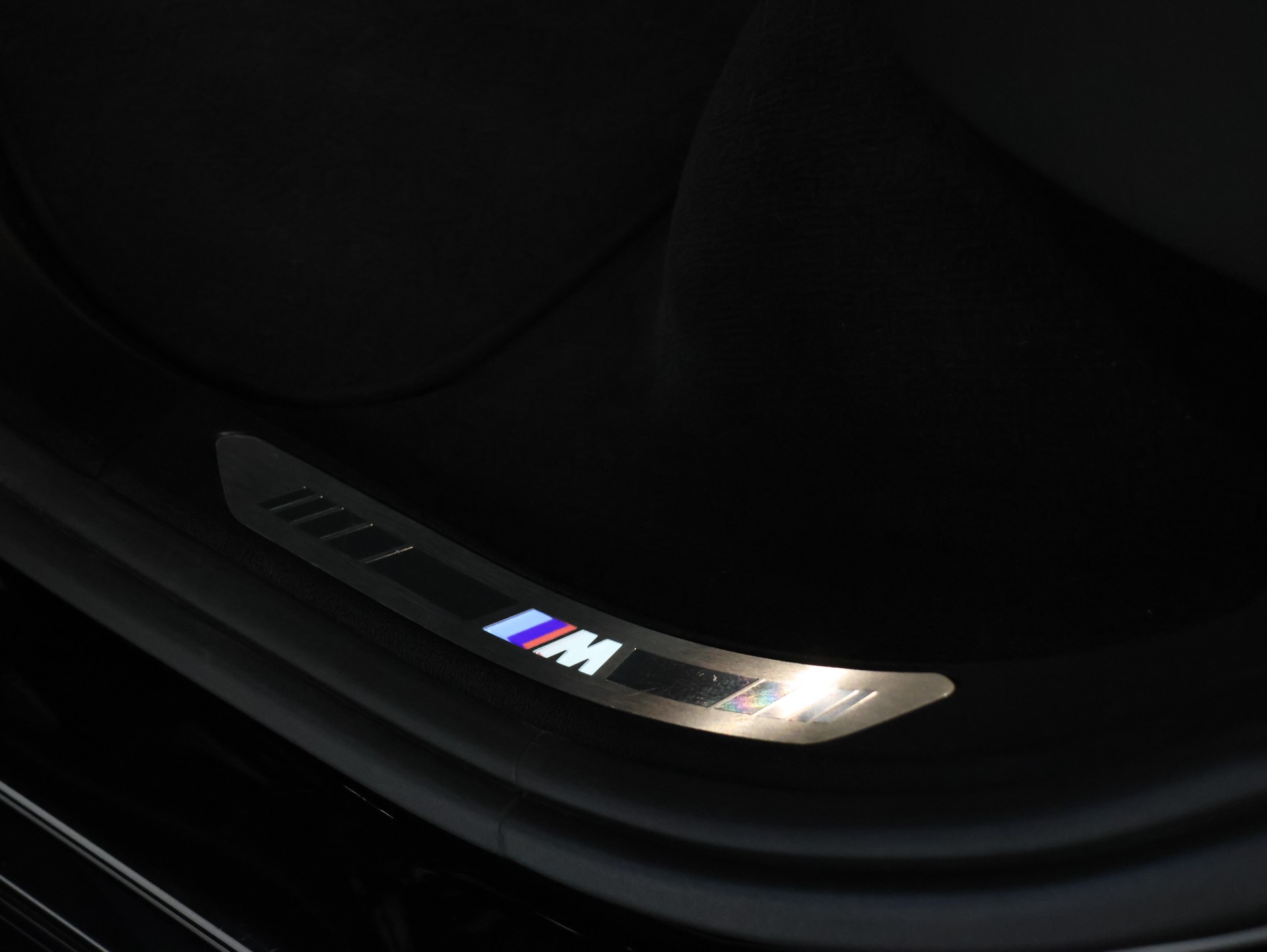 BMW X5 xDrive M50i Steptronic *BLACK-SAPPHIRE LACKIERUNG*-image-41