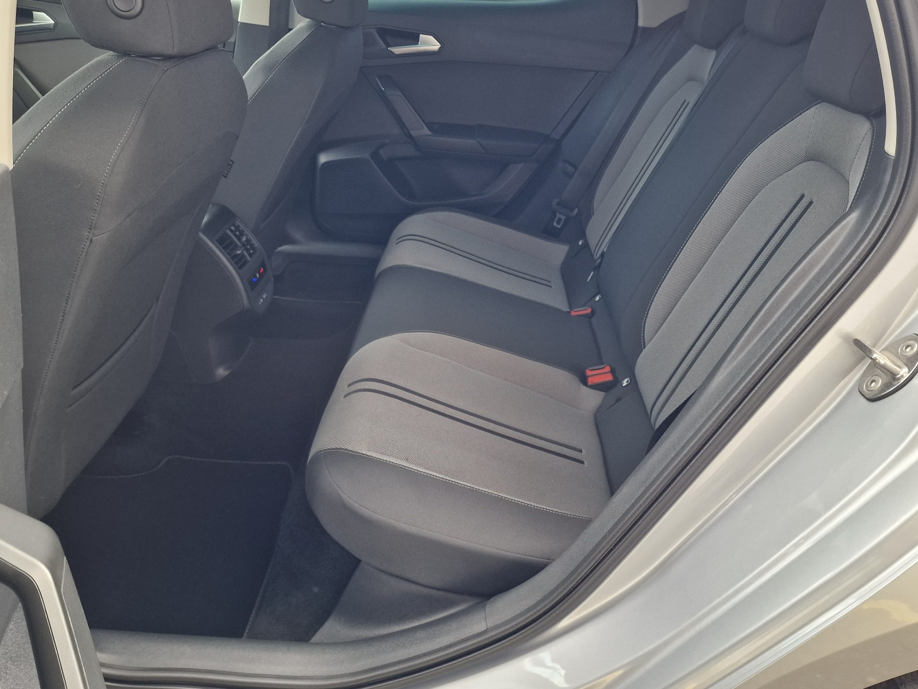SEAT Leon 1.0 eTSI mHEV Style-image-13