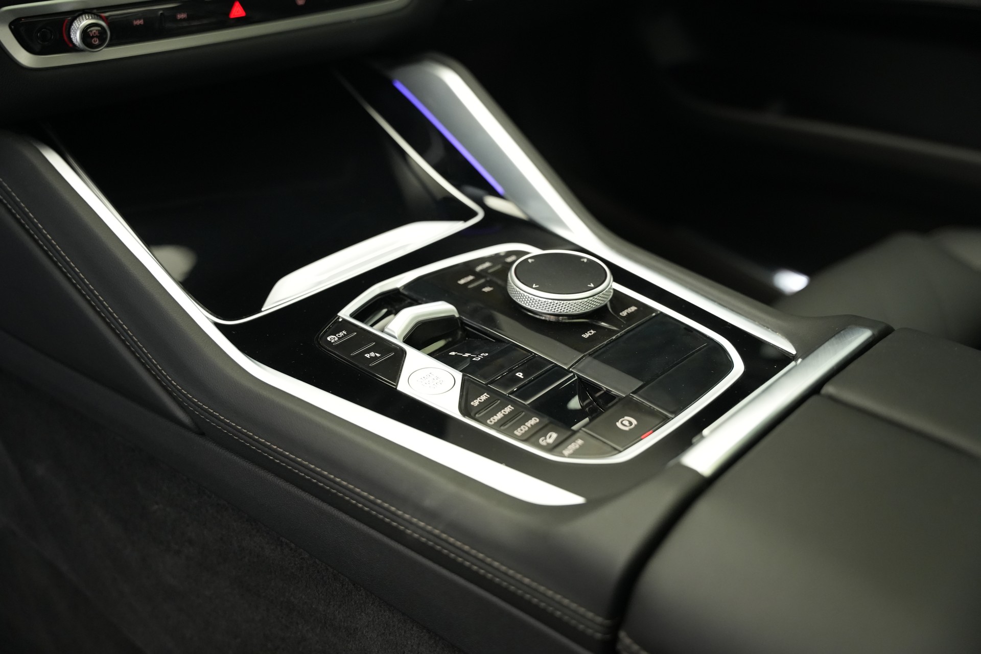 BMW X6 xDrive 48V 40d M Sport Steptronic *Integral Lenkung* *AHK* *Iconic Glow*-image-35