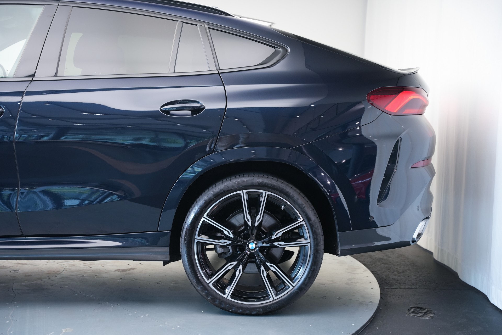 BMW X6 xDrive 48V 40d M Sport Steptronic *Integral Lenkung* *AHK* *Iconic Glow*-image-49
